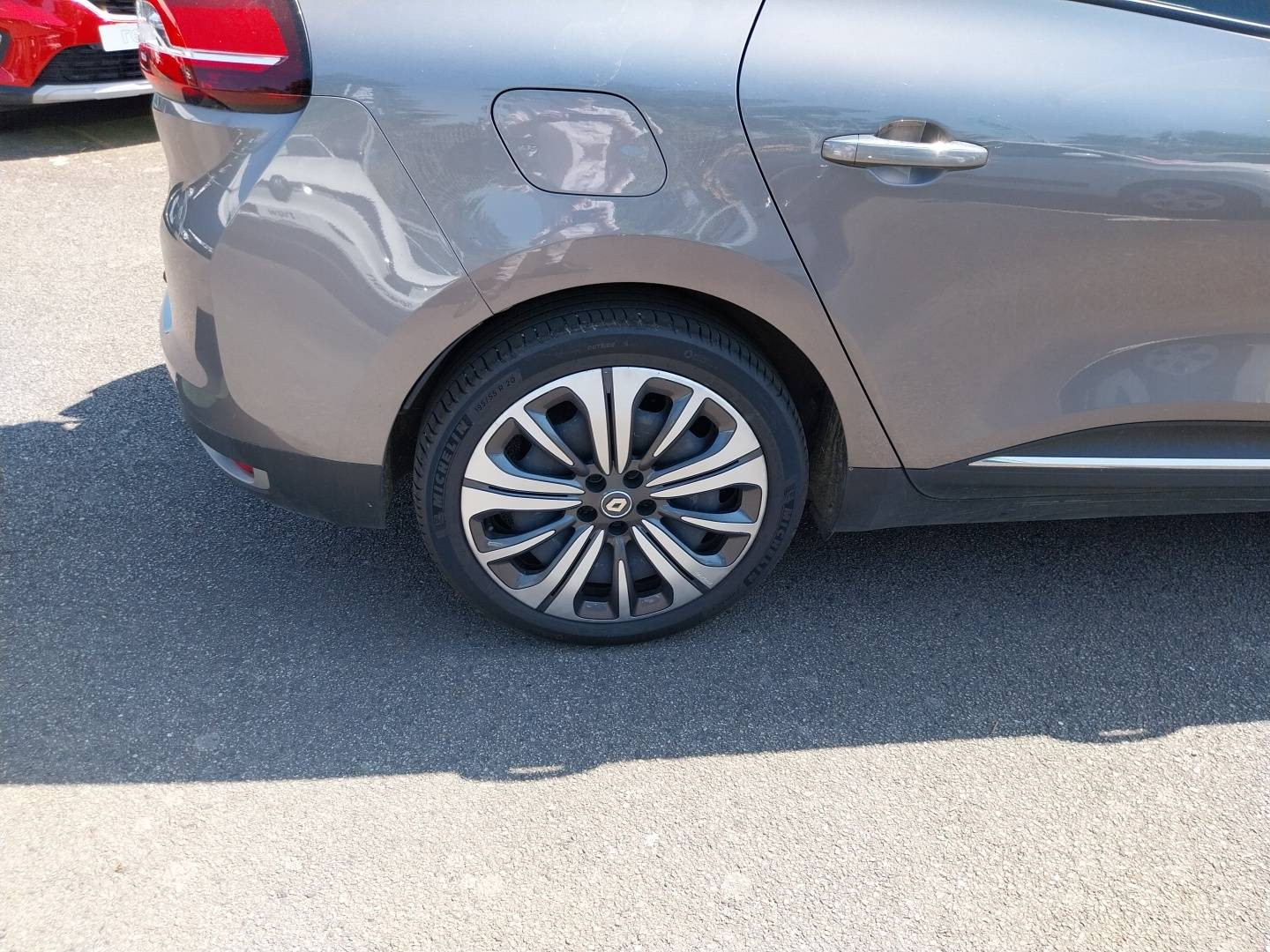 Vente en ligne Renault Grand Scenic 4 Grand Scenic TCe 140 au prix de 19 590 €