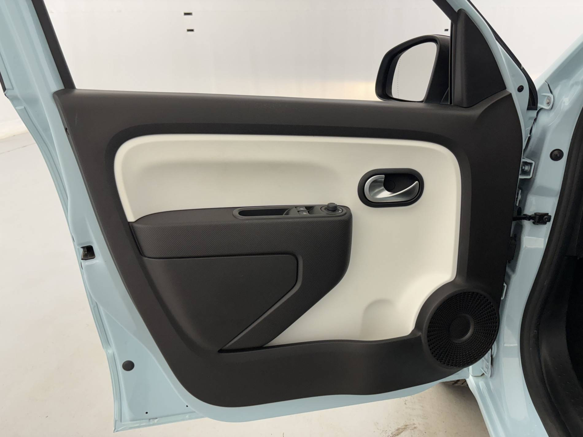Vente en ligne Renault Twingo Electrique Twingo III E-Tech au prix de 12 990 €