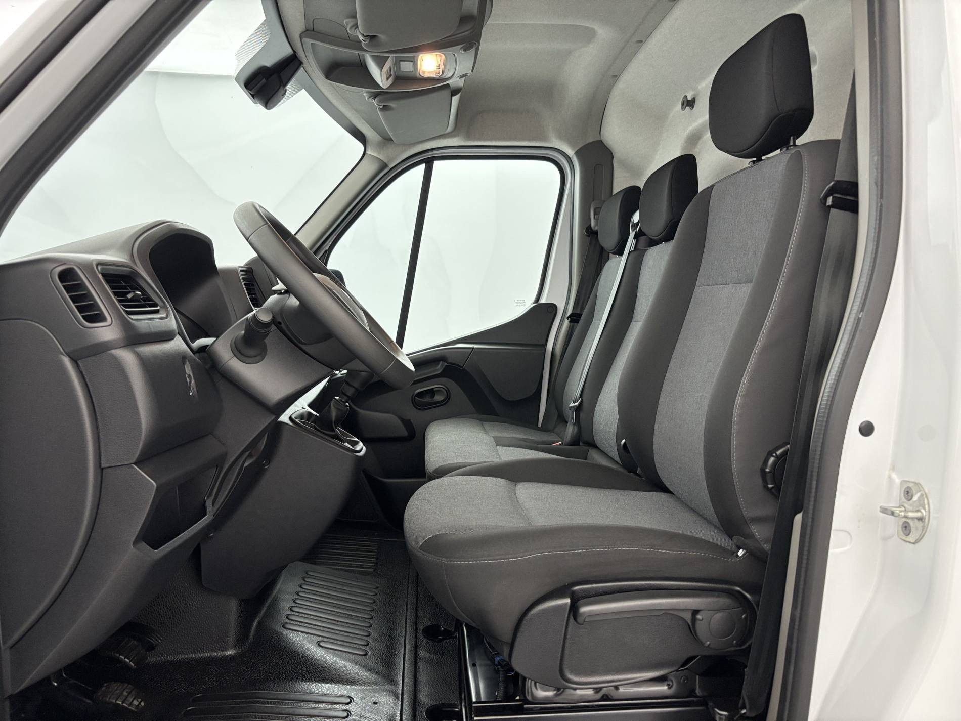 Vente en ligne Renault Master Fourgon MASTER FGN TRAC F3500 L3H3 BLUE DCI 135 au prix de 24 990 €