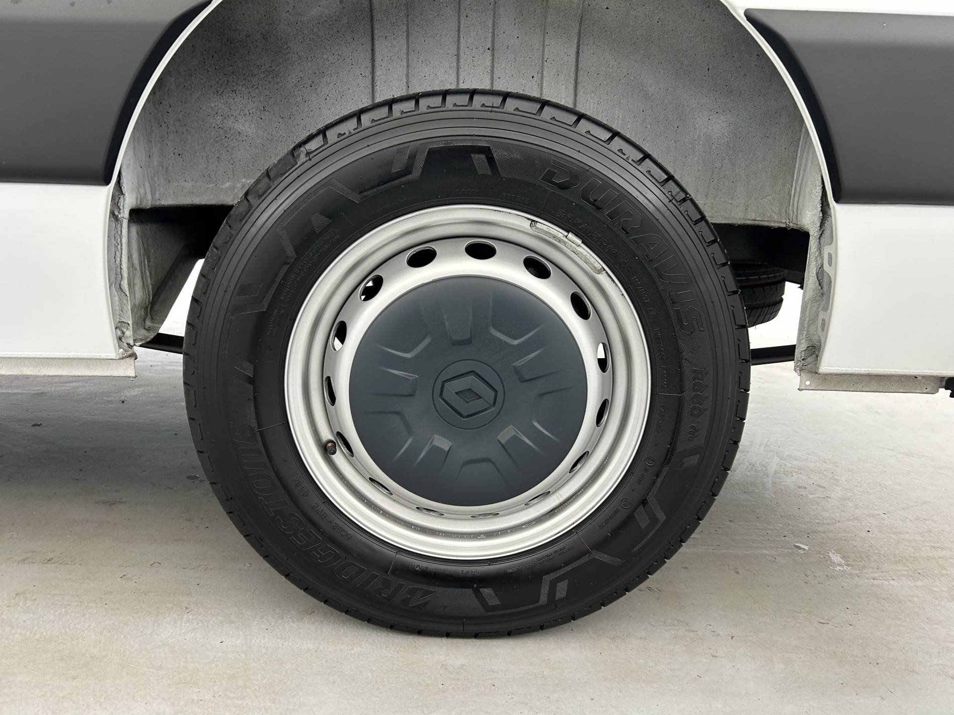 Vente en ligne Renault Master Fourgon MASTER FGN TRAC F3500 L2H2 BLUE DCI 135 au prix de 24 490 €