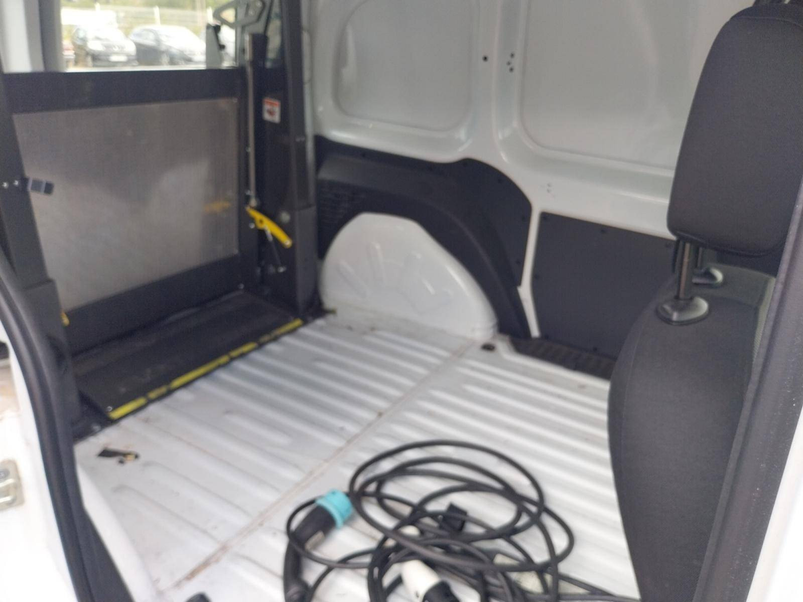 Vente en ligne Renault Kangoo Electrique KANGOO Z.E. 33 au prix de 14 990 €