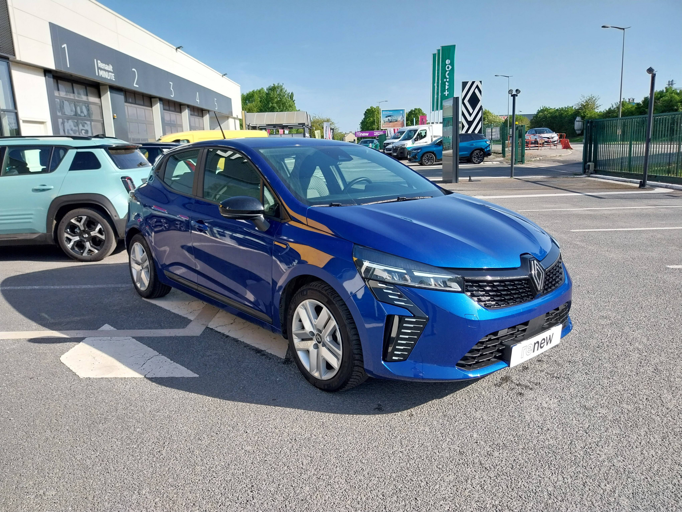 Vente en ligne Renault Clio 5 Clio E-Tech full hybrid 145 ch GSR2 au prix de 18 990 €