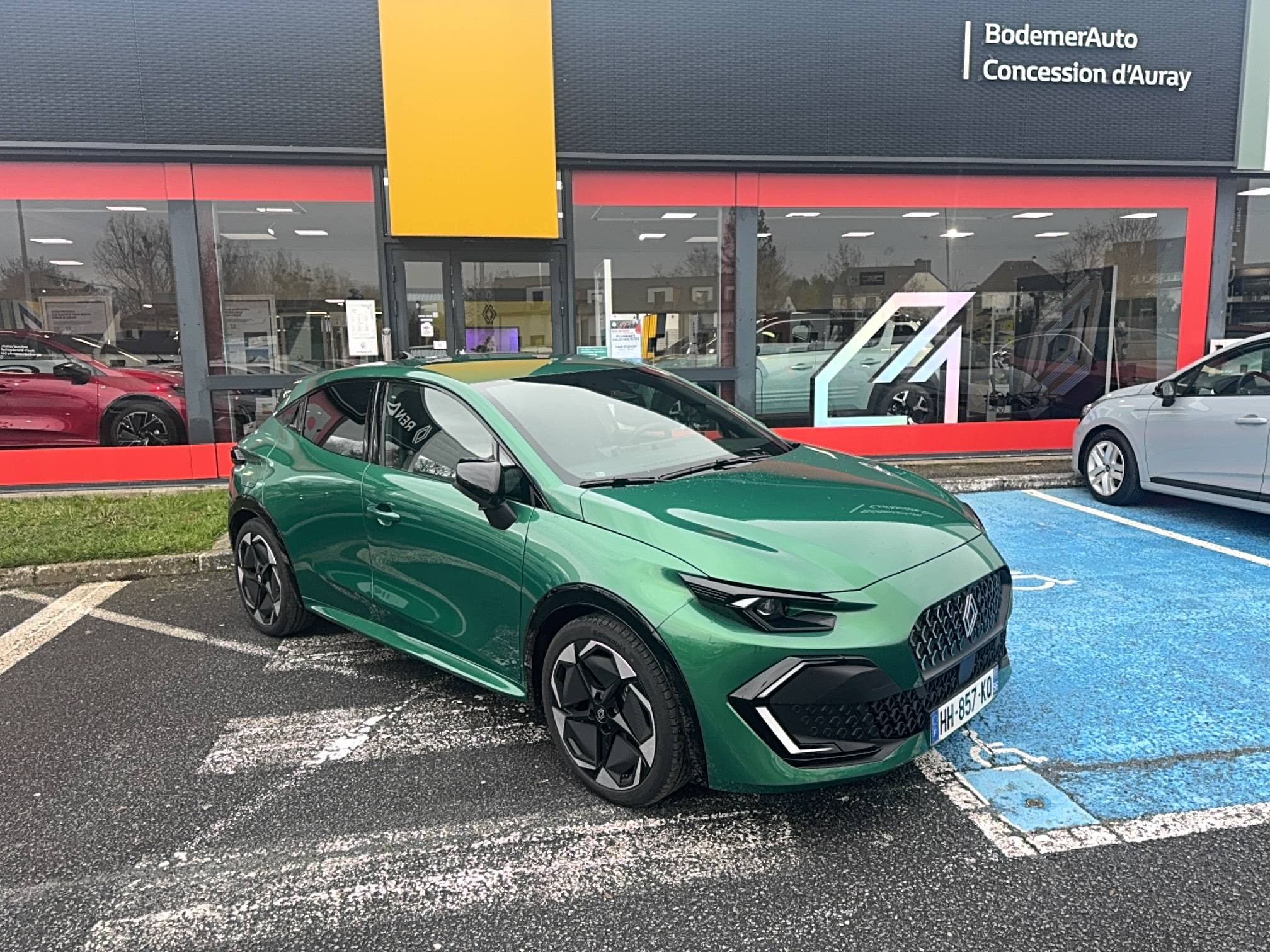 Renault Clio 6 Clio E-Tech full hybrid 160 ch occasion de 2025 en vente à Auray