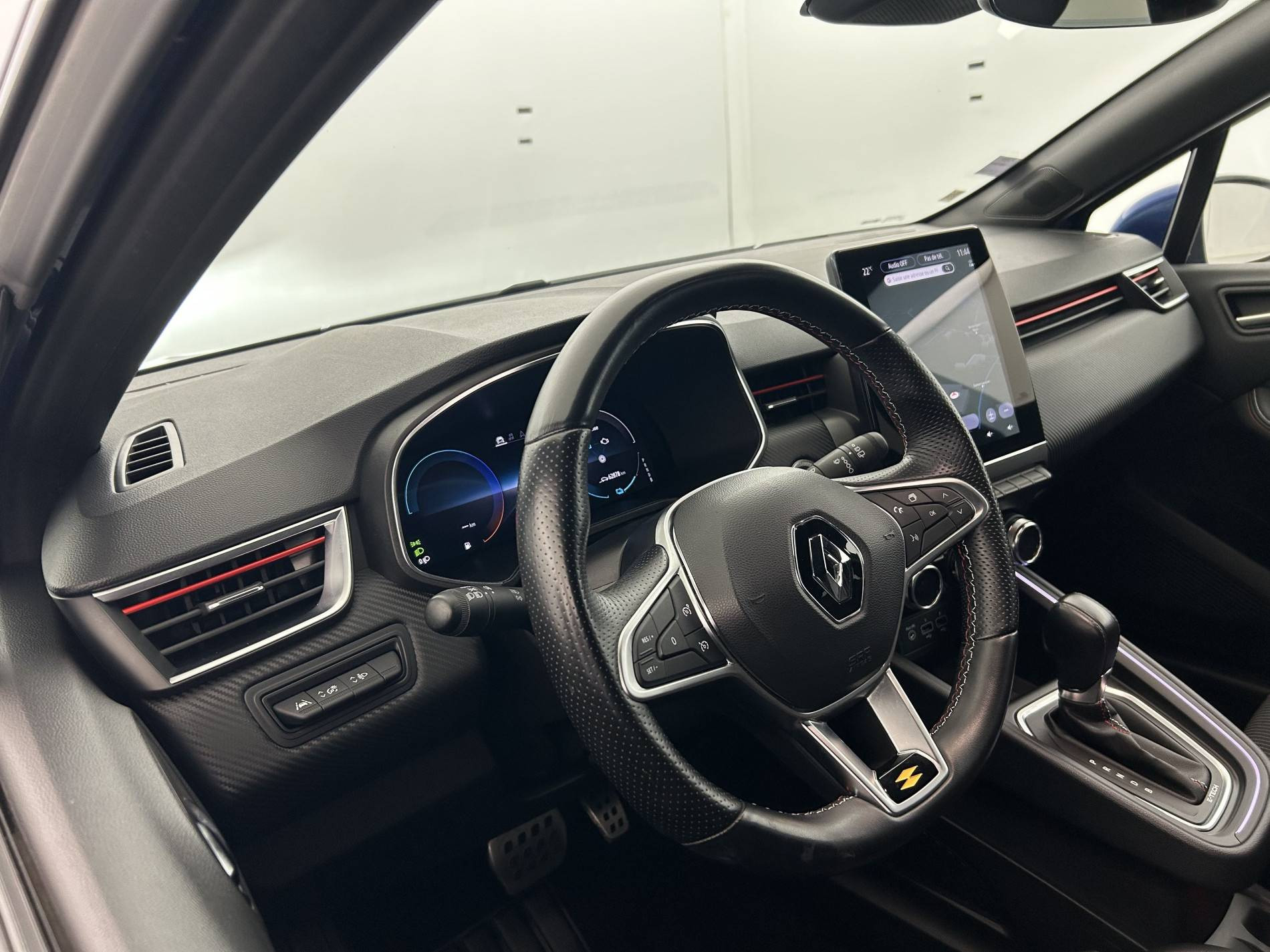 Vente en ligne Renault Clio 5 Clio E-Tech 140 - 21N au prix de 17 790 €