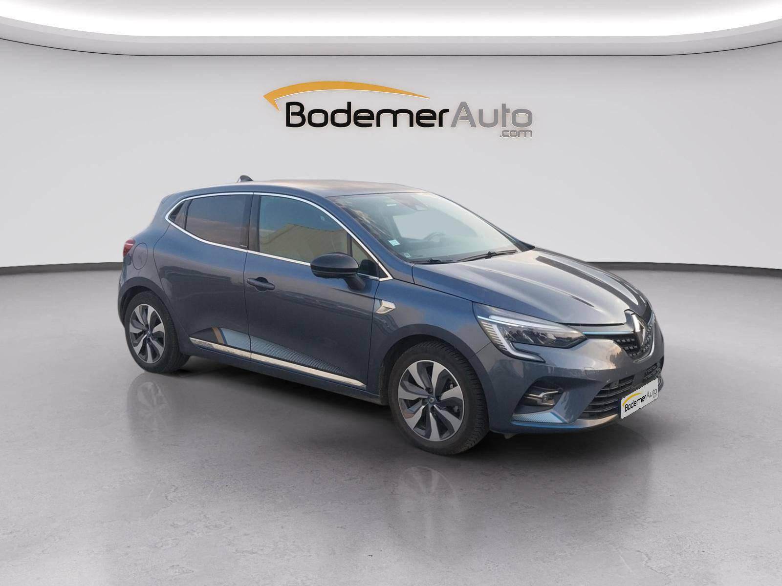 Vente en ligne Renault Clio 5 Clio E-Tech 140 - 21 au prix de 15 990 €