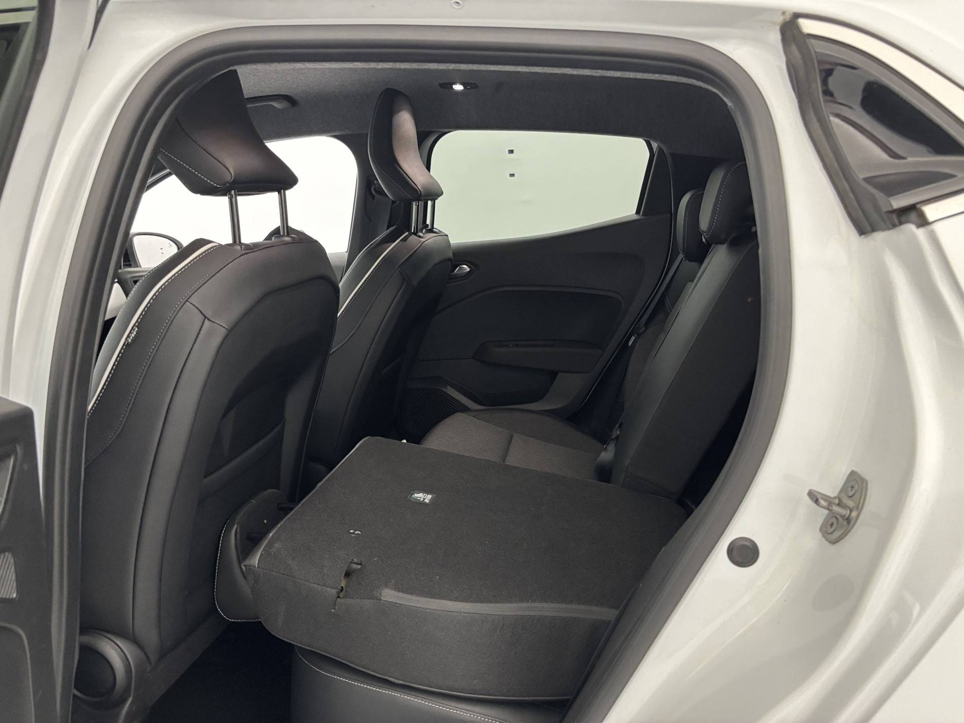 Vente en ligne Renault Clio 5 Clio E-Tech full hybrid 145 au prix de 15 890 €