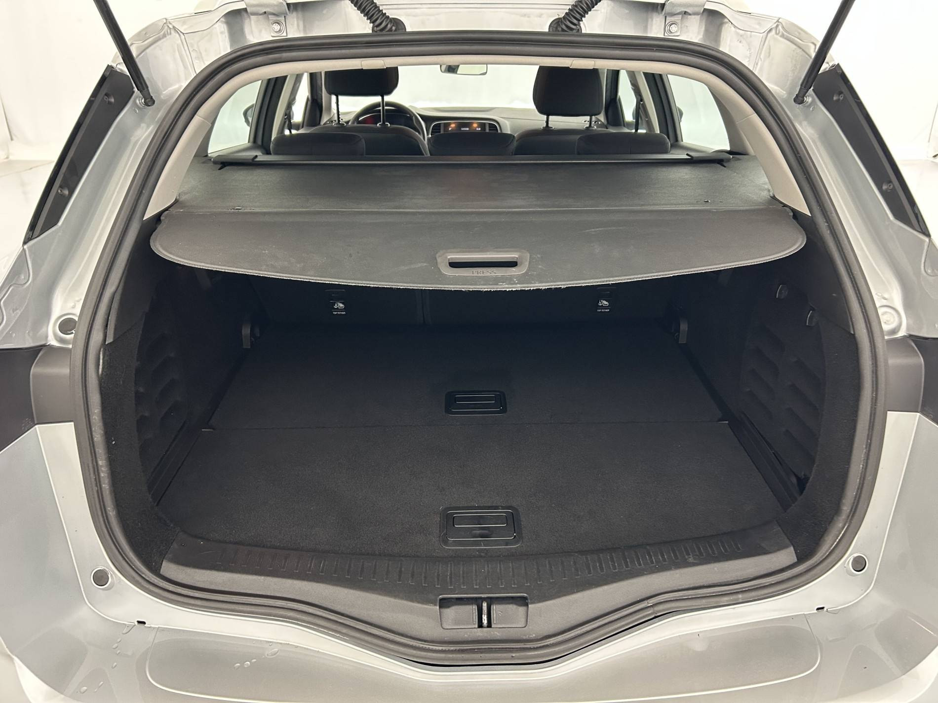 Vente en ligne Renault Megane 4 Estate  Blue dCi 115 au prix de 14 990 €