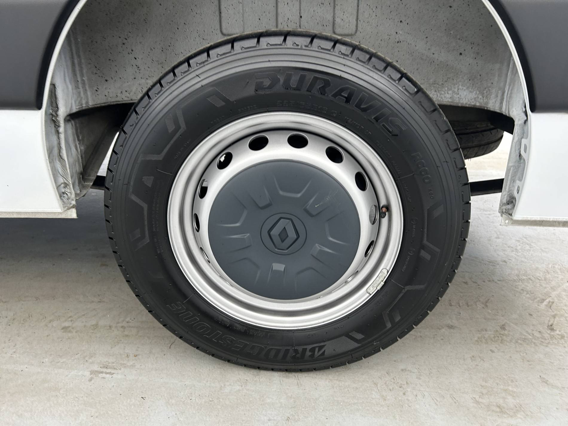 Vente en ligne Renault Master Fourgon MASTER FGN TRAC F3500 L2H2 BLUE DCI 135 au prix de 25 900 €