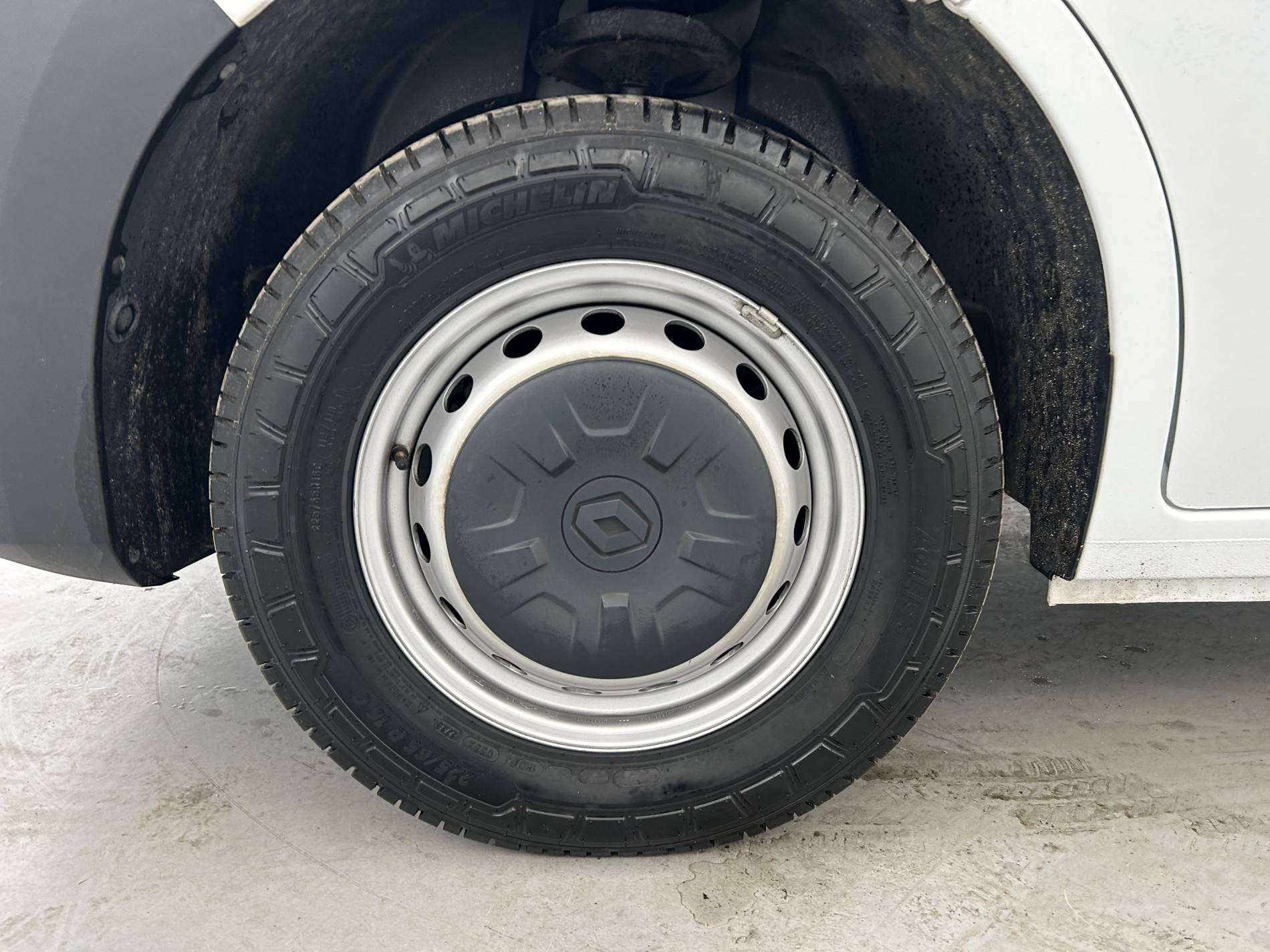 Vente en ligne Renault Master Fourgon MASTER FGN TRAC F3500 L2H2 BLUE DCI 135 au prix de 24 990 €