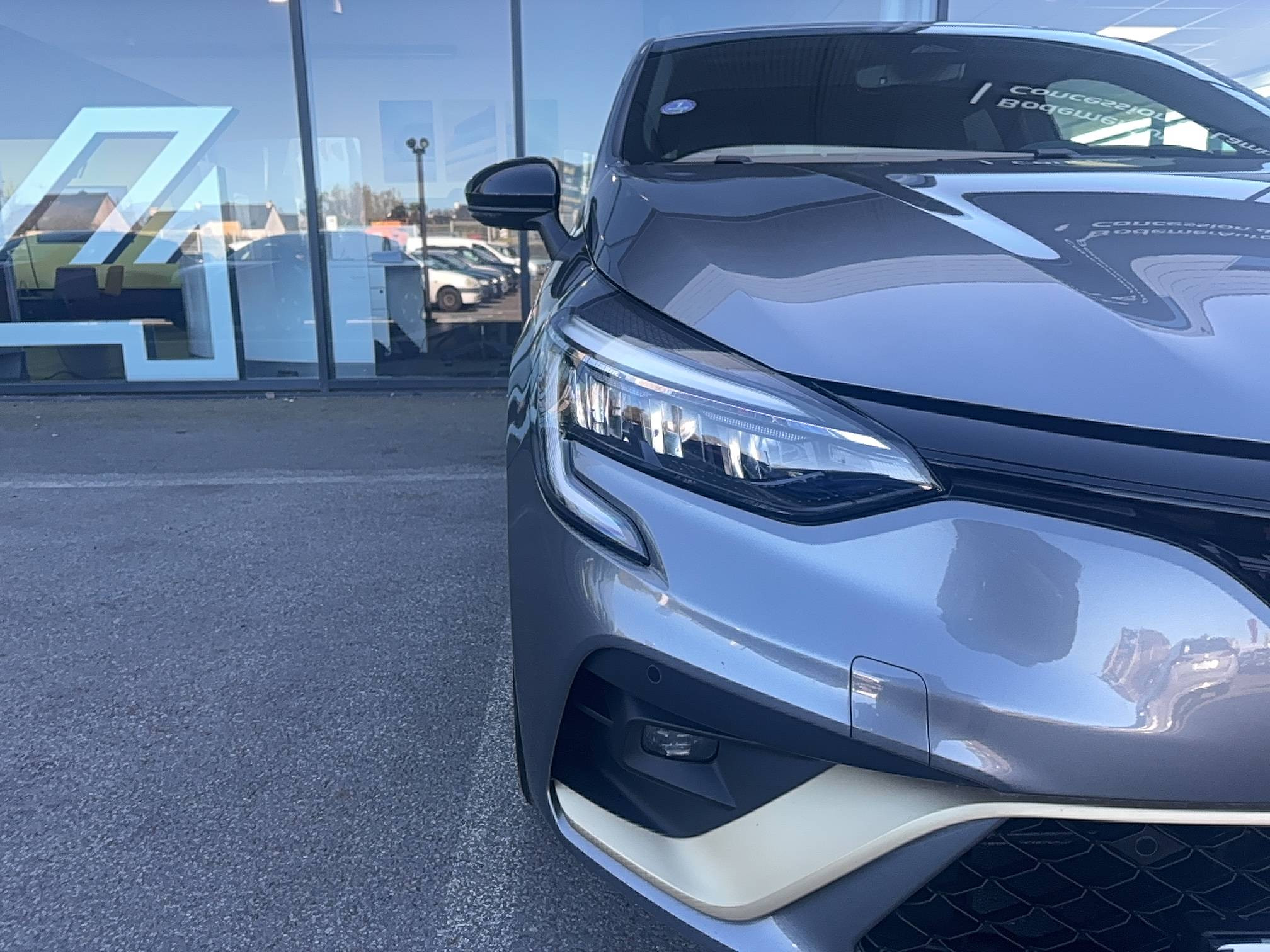 Vente en ligne Renault Clio 5 Clio E-Tech full hybrid 145 au prix de 19 490 €