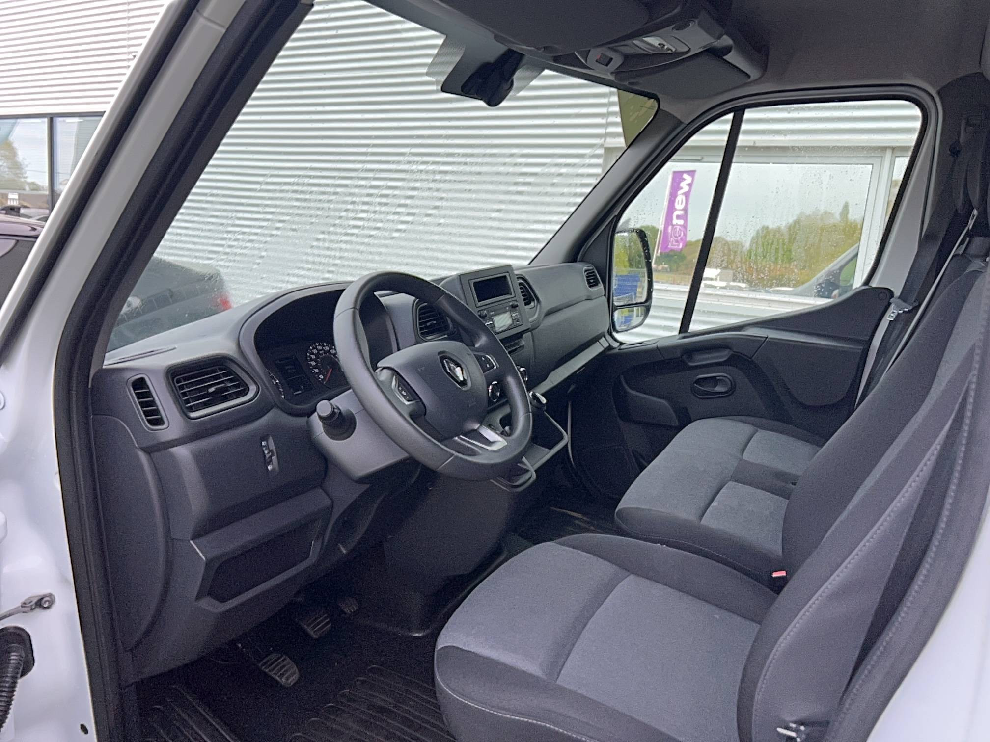 Vente en ligne Renault Master Fourgon MASTER FGN TRAC F3500 L2H2 BLUE DCI 135 au prix de 23 590 €