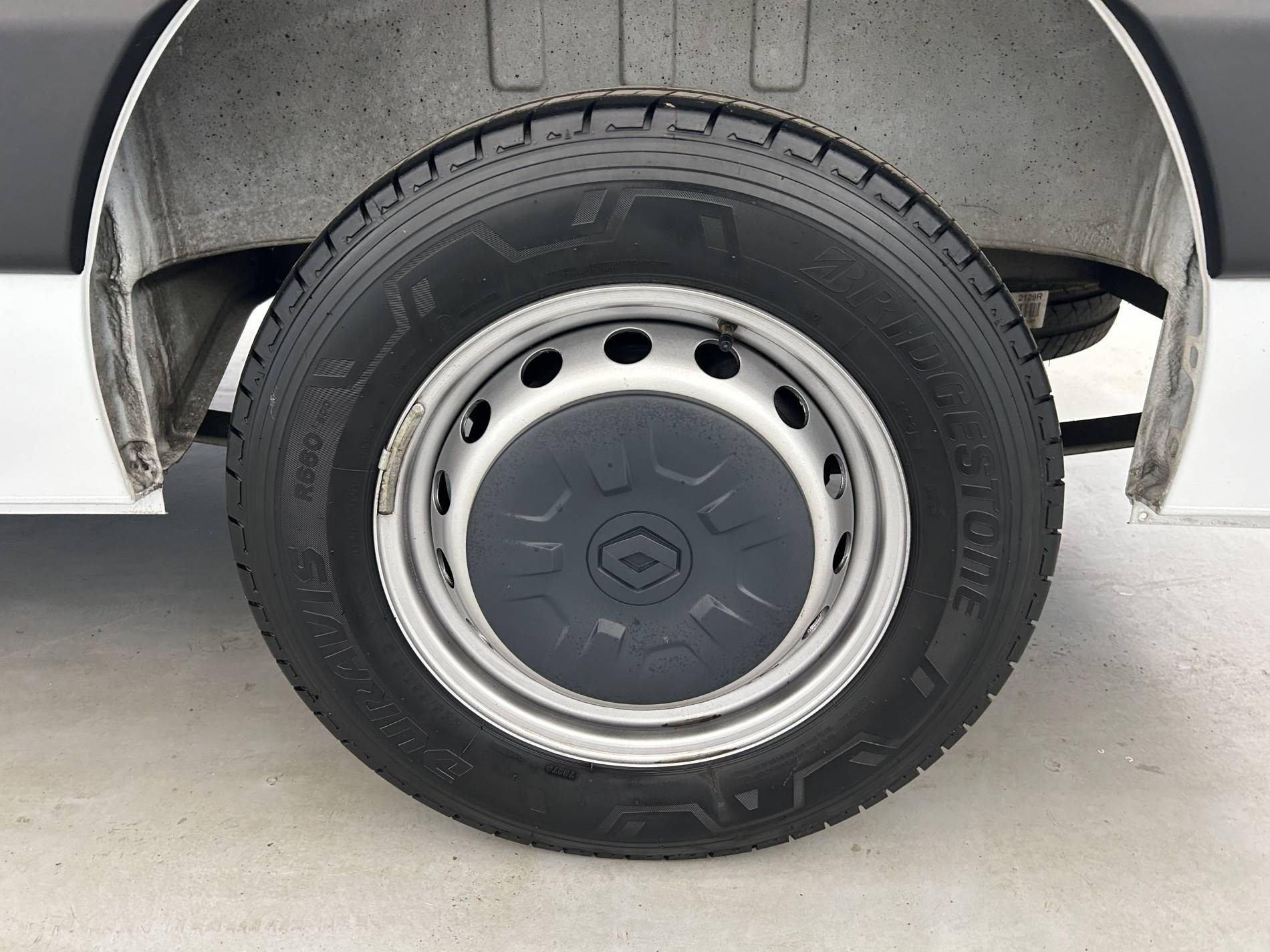 Vente en ligne Renault Master Fourgon MASTER FGN TRAC F3500 L2H2 BLUE DCI 135 au prix de 25 500 €