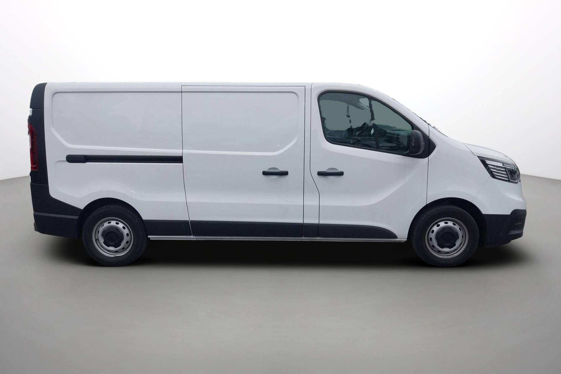Vente en ligne Renault Trafic 3 Fourgon TRAFIC FGN L2H1 3000 KG BLUE DCI 130 au prix de 23 490 €