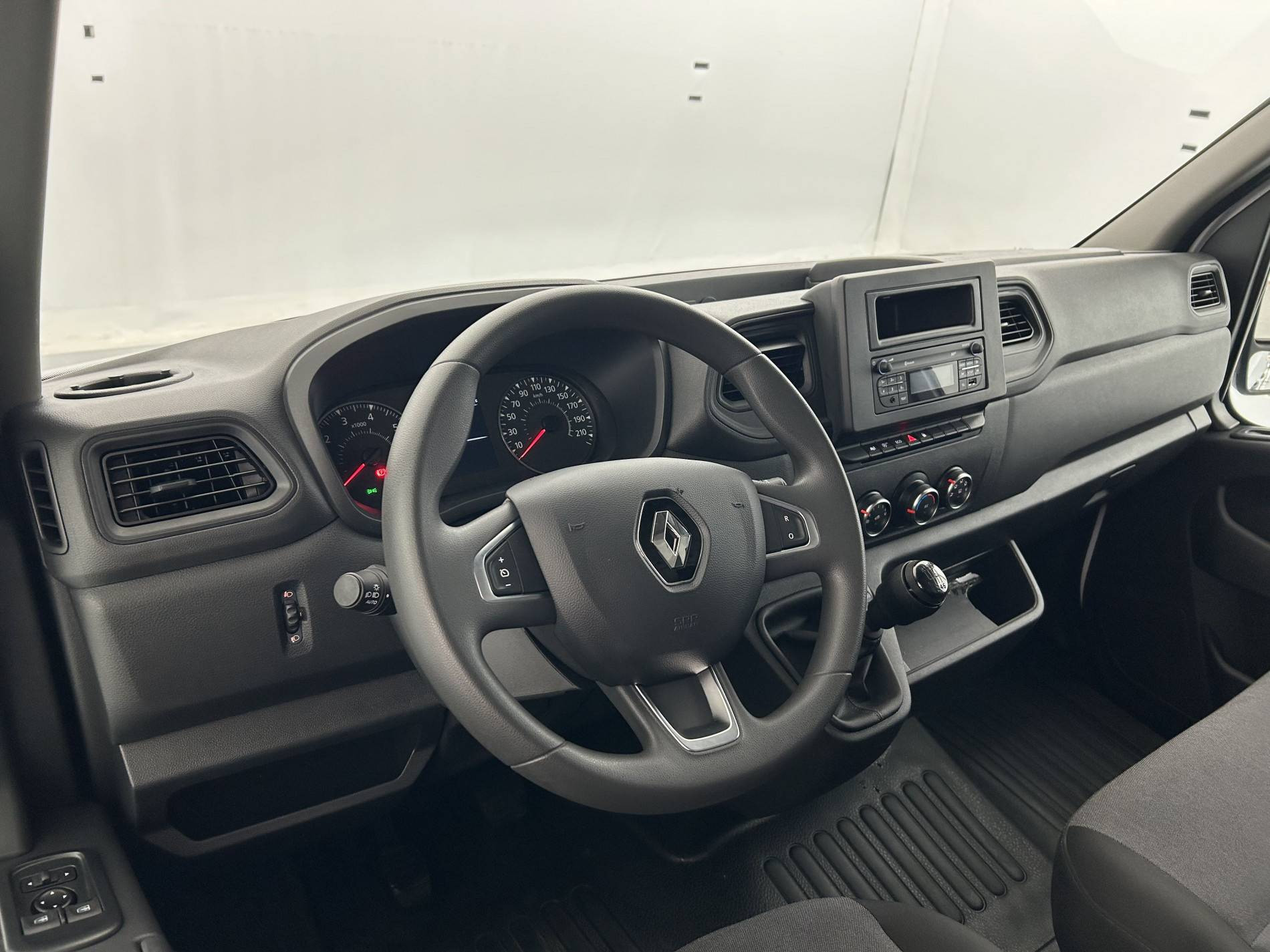 Vente en ligne Renault Master Fourgon MASTER FGN TRAC F3300 L2H2 BLUE DCI 150 au prix de 24 690 €