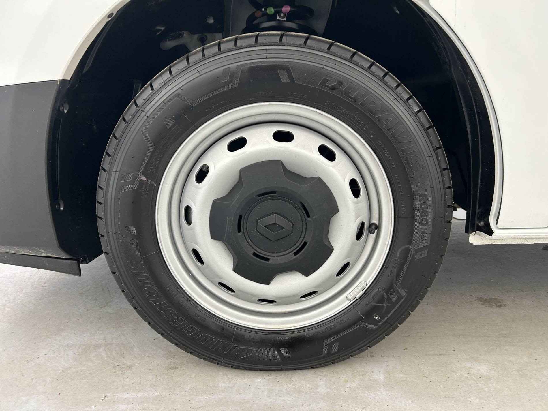 Vente en ligne Renault Trafic 3 Fourgon TRAFIC FGN L1H1 3T BLUE DCI 130 GSR2 au prix de 24 490 €