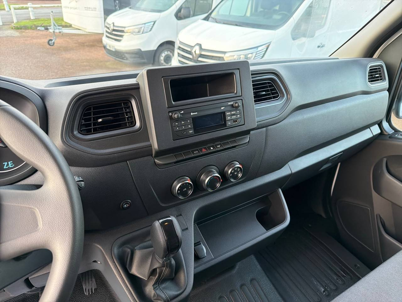 Vente en ligne Renault Master E-Tech MASTER ELECTRIQUE FGN L2H2 F3500 EV52 au prix de 27 990 €