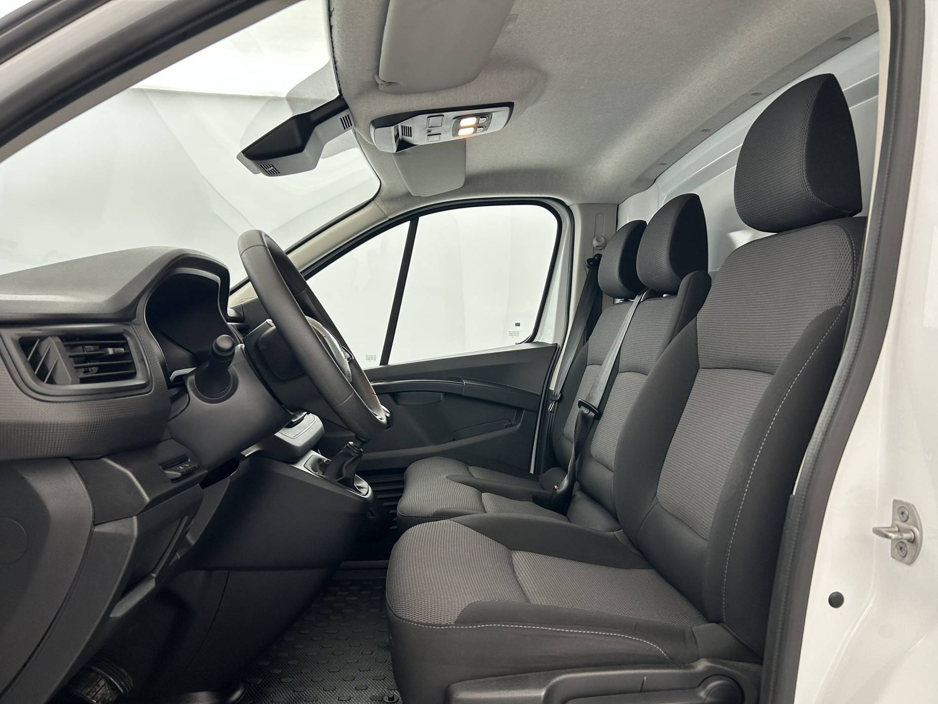 Vente en ligne Renault Trafic 3 Fourgon TRAFIC PC L2H1 3T BLUE DCI 150 au prix de 23 490 €
