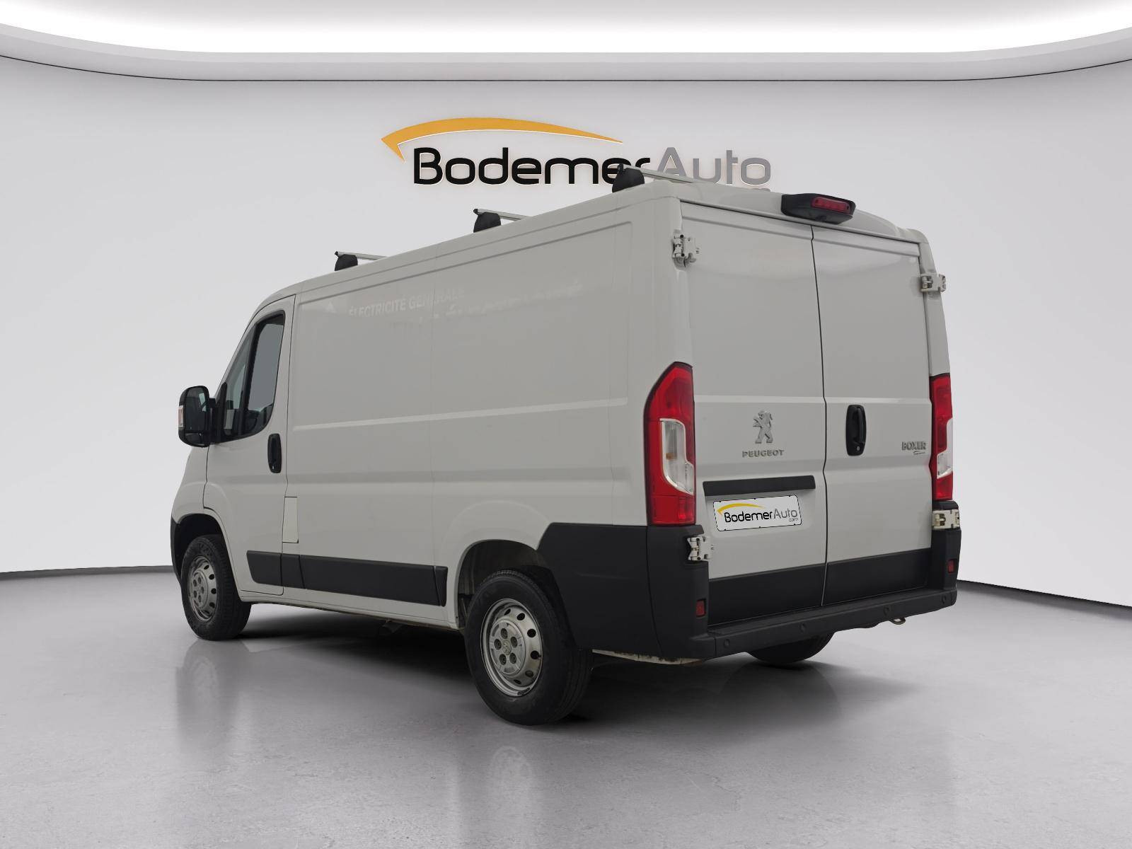 Vente en ligne Peugeot Boxer Fourgon BOXER TOLE 330 L1H1 BLUEHDI 120 S&S au prix de 17 990 €