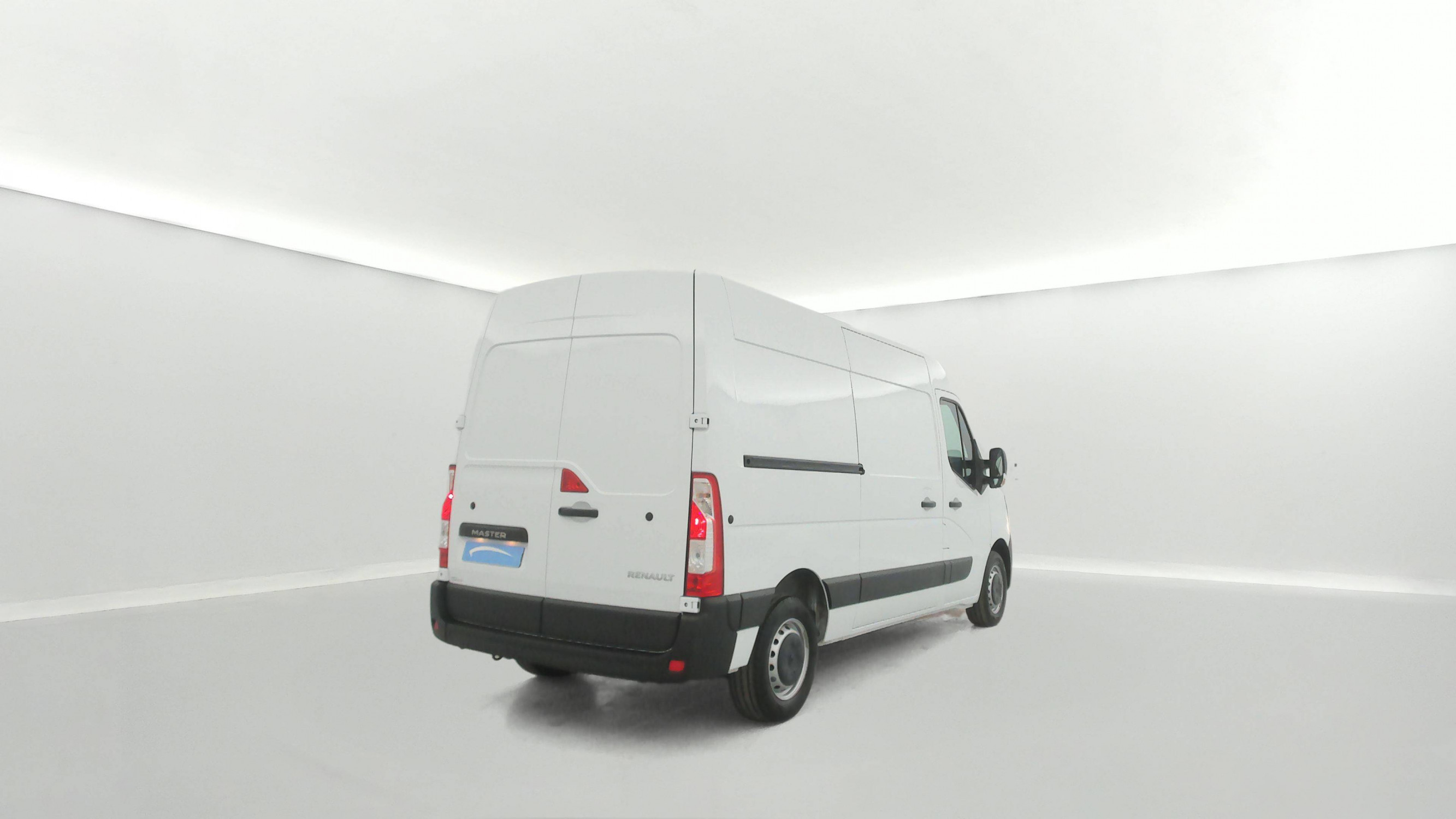 Vente en ligne Renault Master Fourgon MASTER FGN TRAC F3500 L2H2 BLUE DCI 135 au prix de 26 990 €