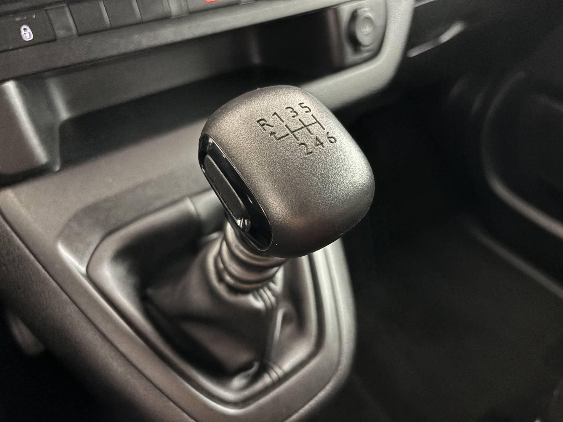 Vente en ligne Citroën Spacetourer Spacetourer M BlueHDi 100 BVM6 au prix de 24 490 €
