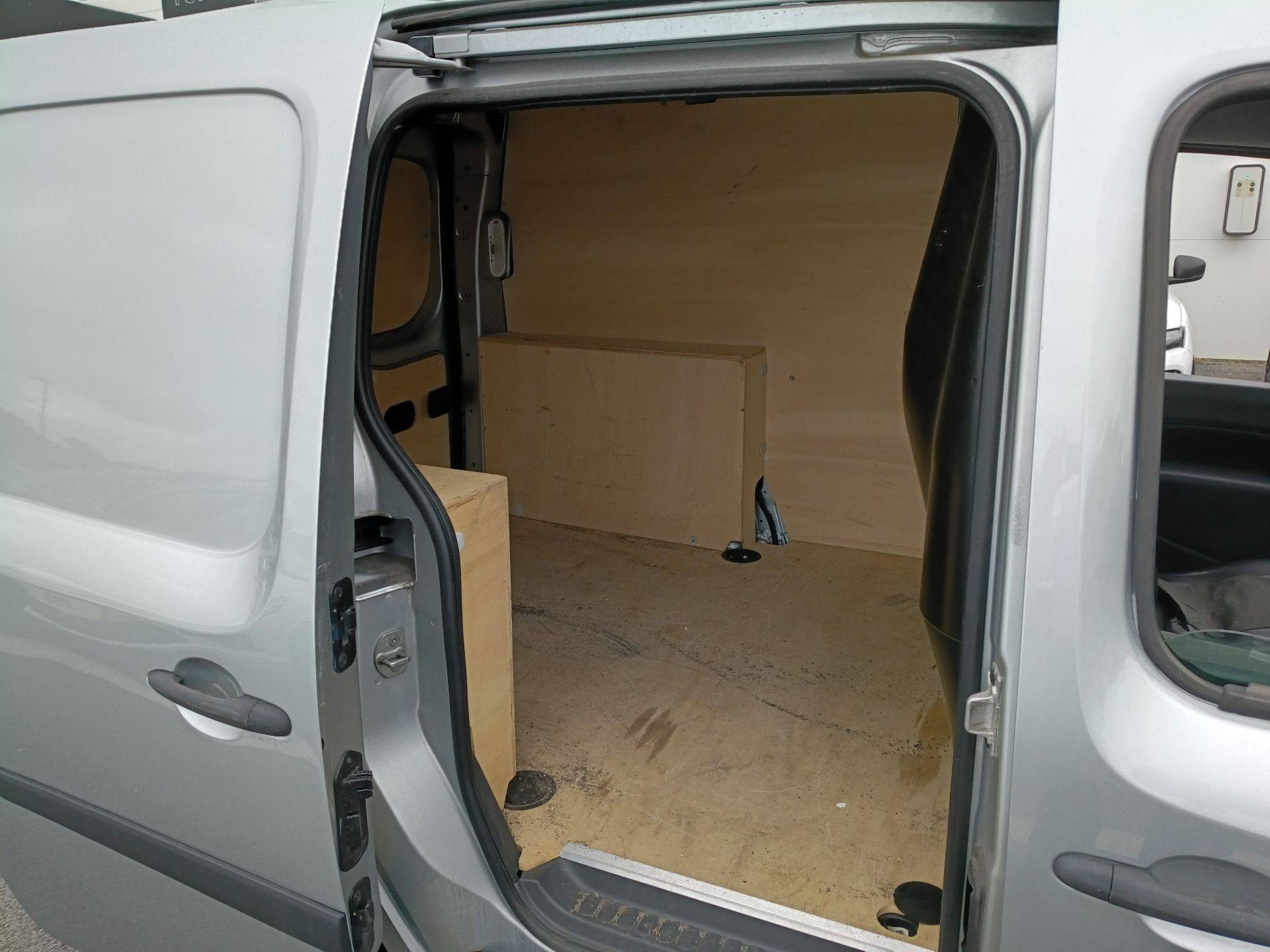 Vente en ligne Renault Kangoo Express  BLUE DCI 80 au prix de 9 590 €