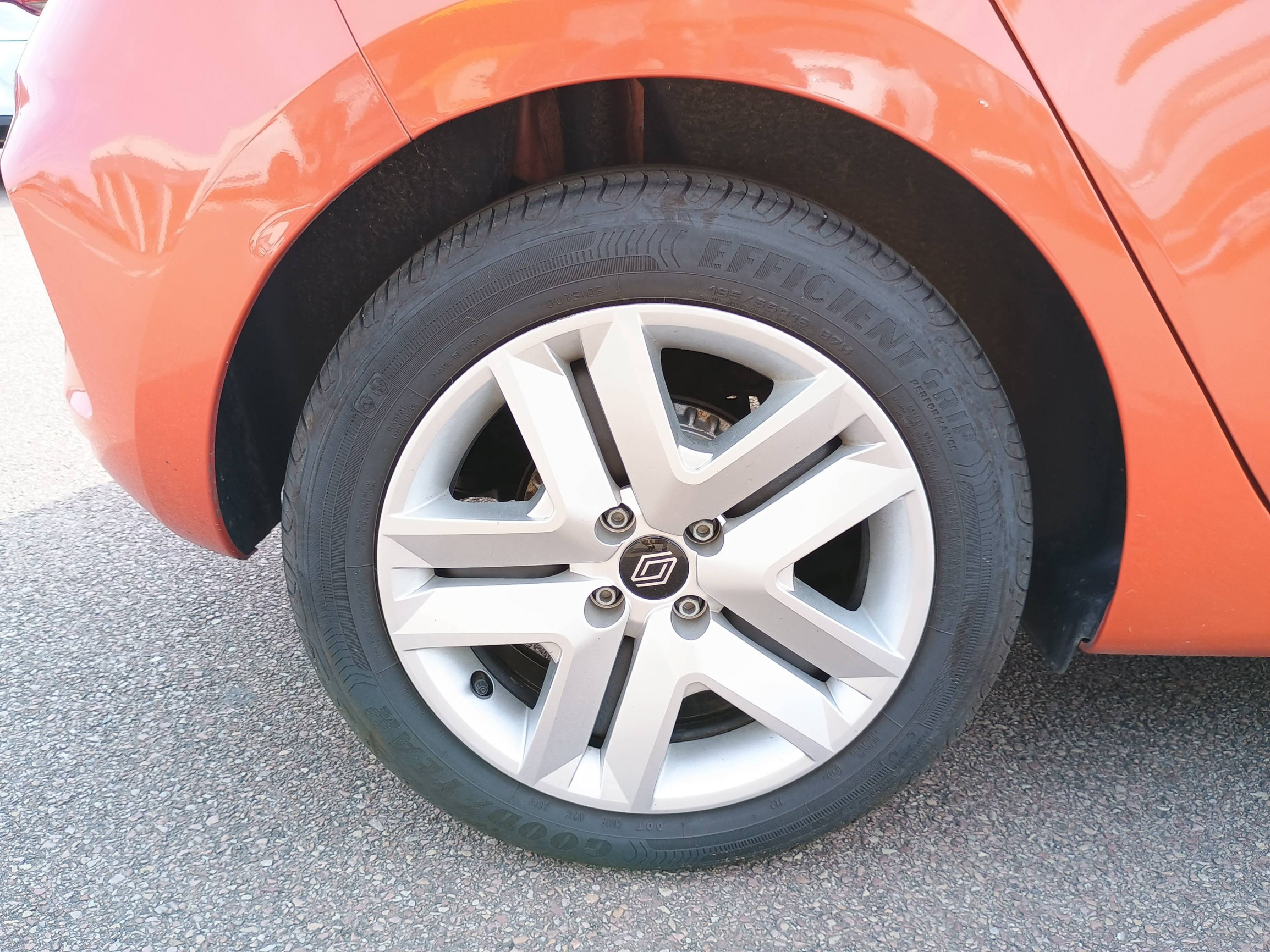 Vente en ligne Renault Clio 5 Clio Eco-G 100 ch GSR2 au prix de 14 291 €