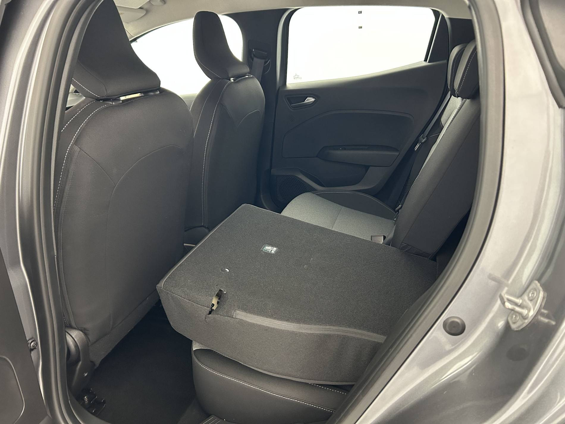 Vente en ligne Renault Clio 5 Clio E-Tech full hybrid 145 ch GSR2 au prix de 19 690 €