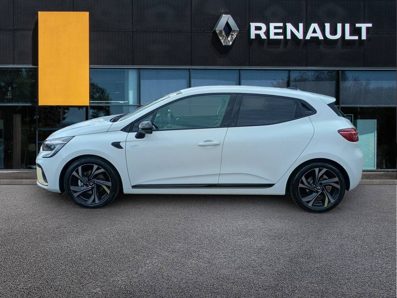Vente en ligne Renault Clio 5 Clio E-Tech full hybrid 145 au prix de 19 790 €