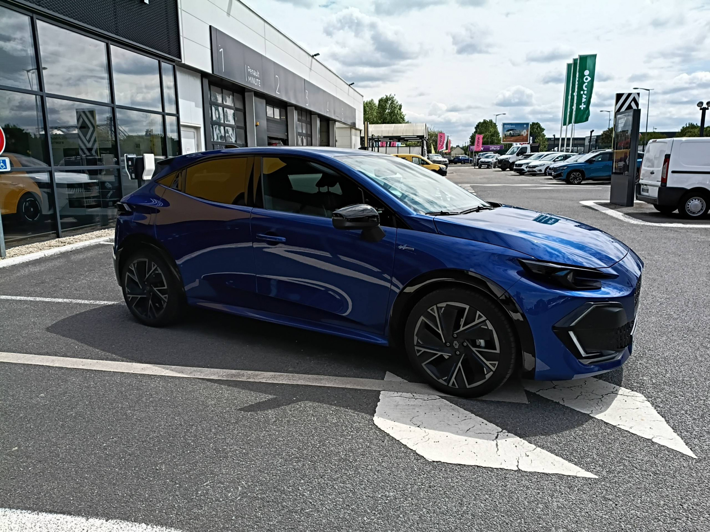 Vente en ligne Renault Clio 6 Clio E-Tech full hybrid 160 ch au prix de 28 490 €