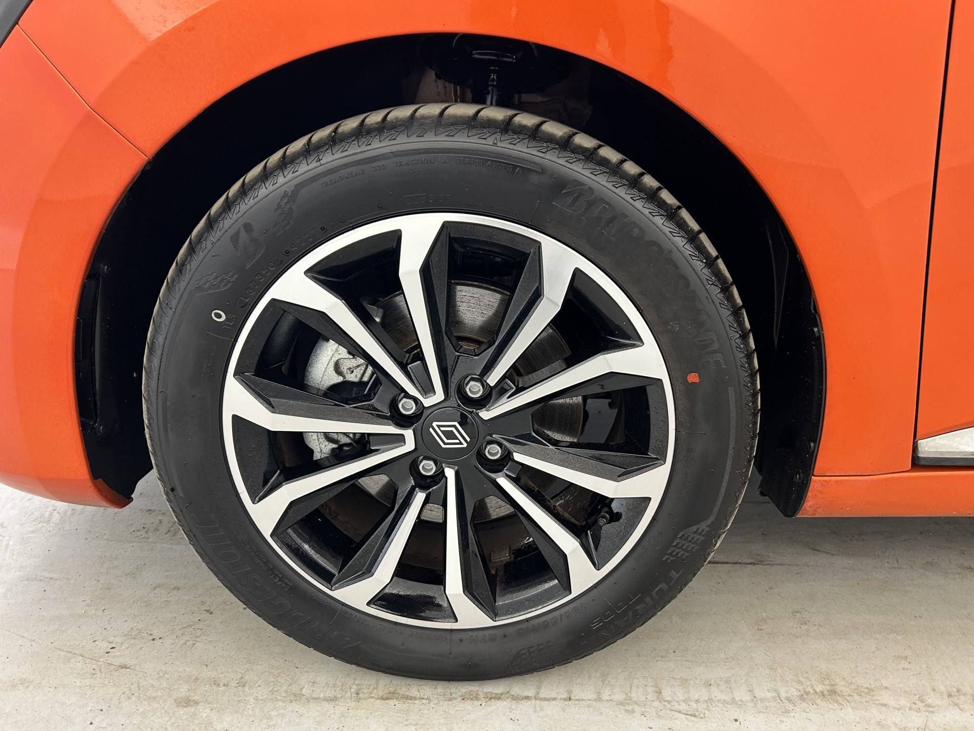 Vente en ligne Renault Clio 5 Clio E-Tech full hybrid 145 au prix de 18 990 €
