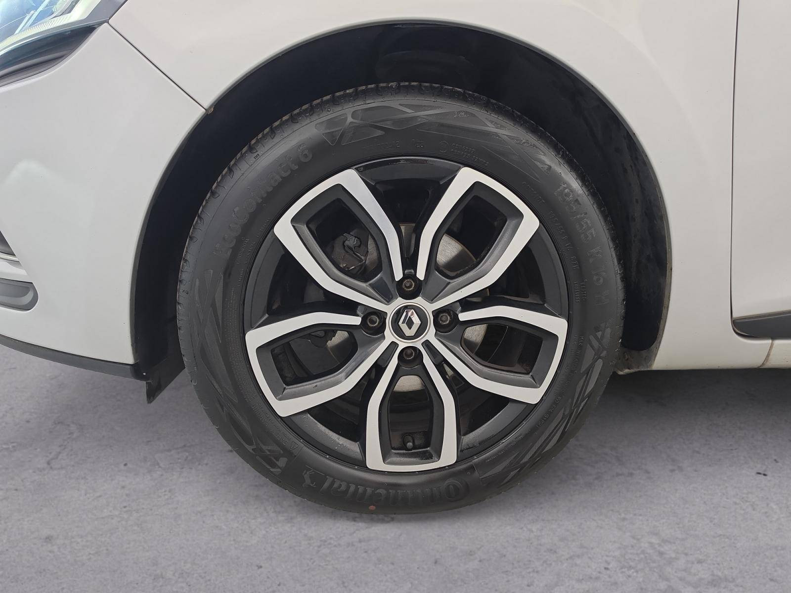 Vente en ligne Renault Clio 4 Clio TCe 90 E6C au prix de 10 990 €