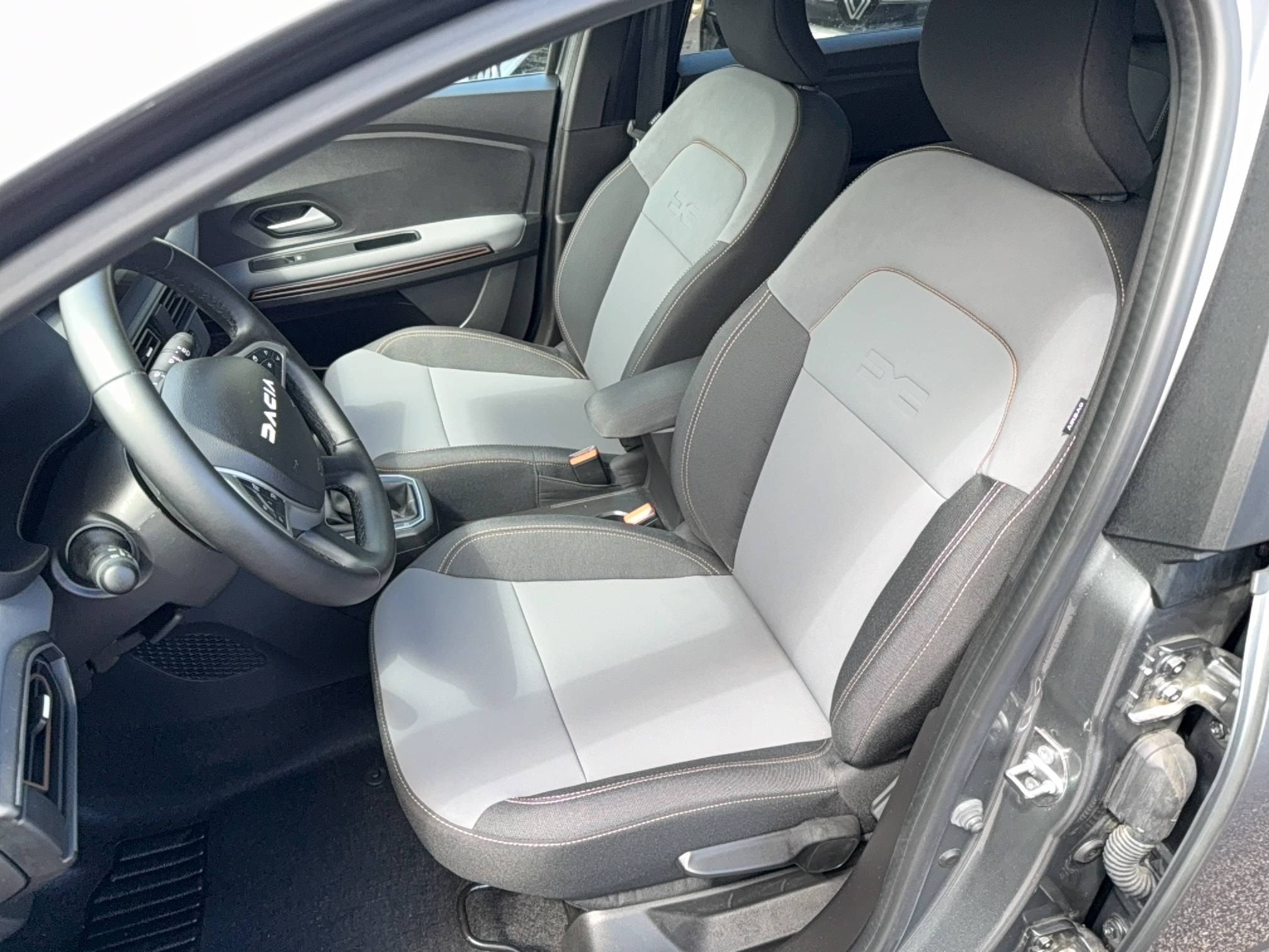 Vente en ligne Dacia Jogger  Hybrid 140 7 places GSR2 au prix de 25 790 €