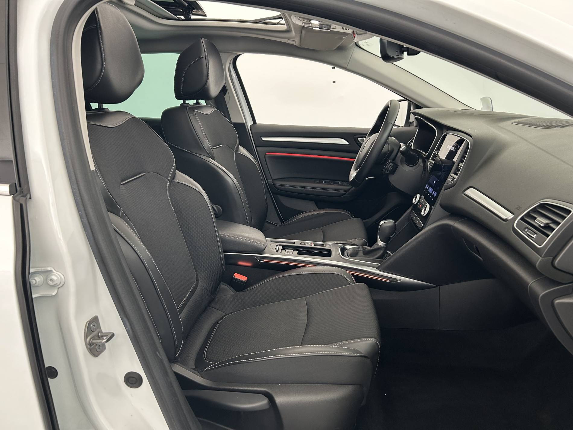 Vente en ligne Renault Megane 4  TCe 140 EDC au prix de 20 697 €