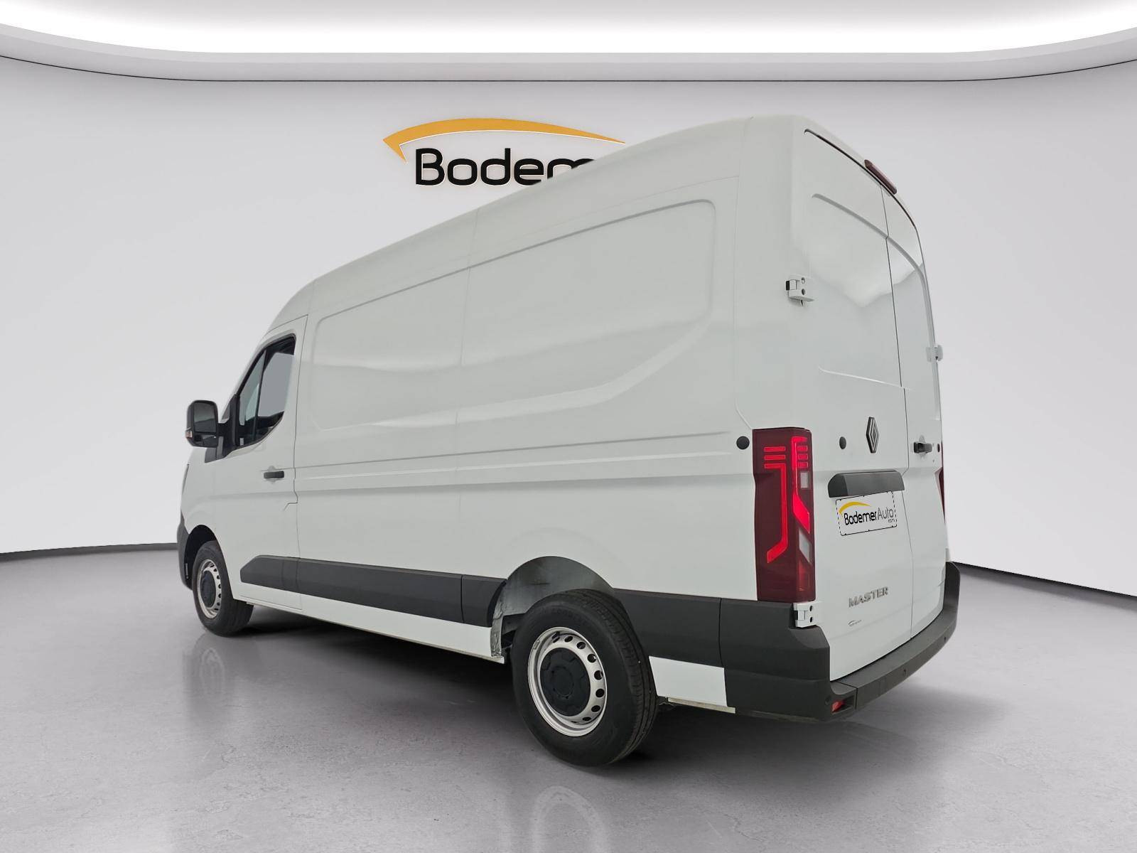 Vente en ligne Renault Master Fourgon MASTER FG BLUE DCI 130 L2H2 3T5 TR au prix de 31 490 €