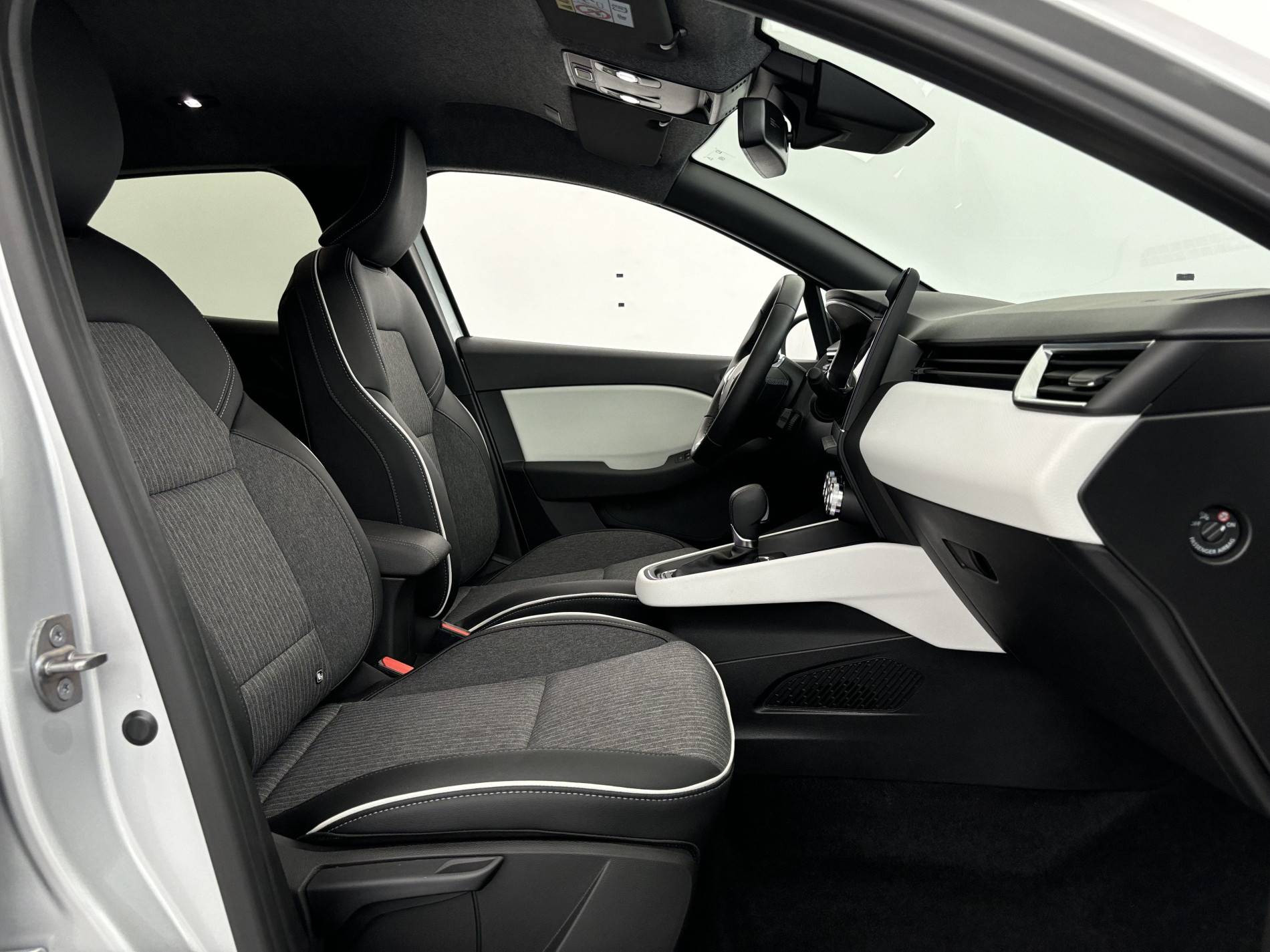 Vente en ligne Renault Clio 5 Clio E-Tech full hybrid 145 au prix de 18 890 €