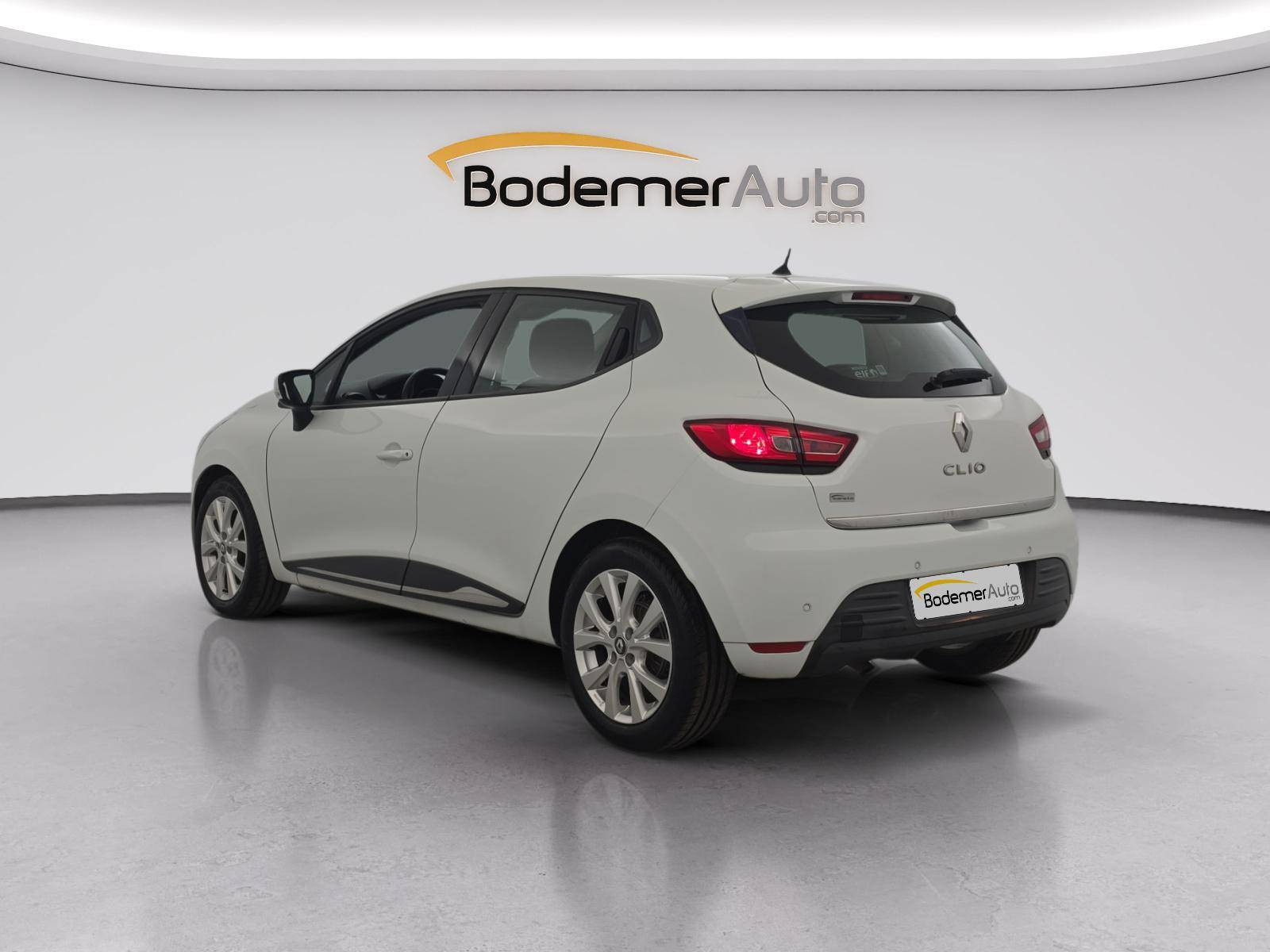 Vente en ligne Renault Clio 4 Clio dCi 90 E6C EDC au prix de 11 590 €