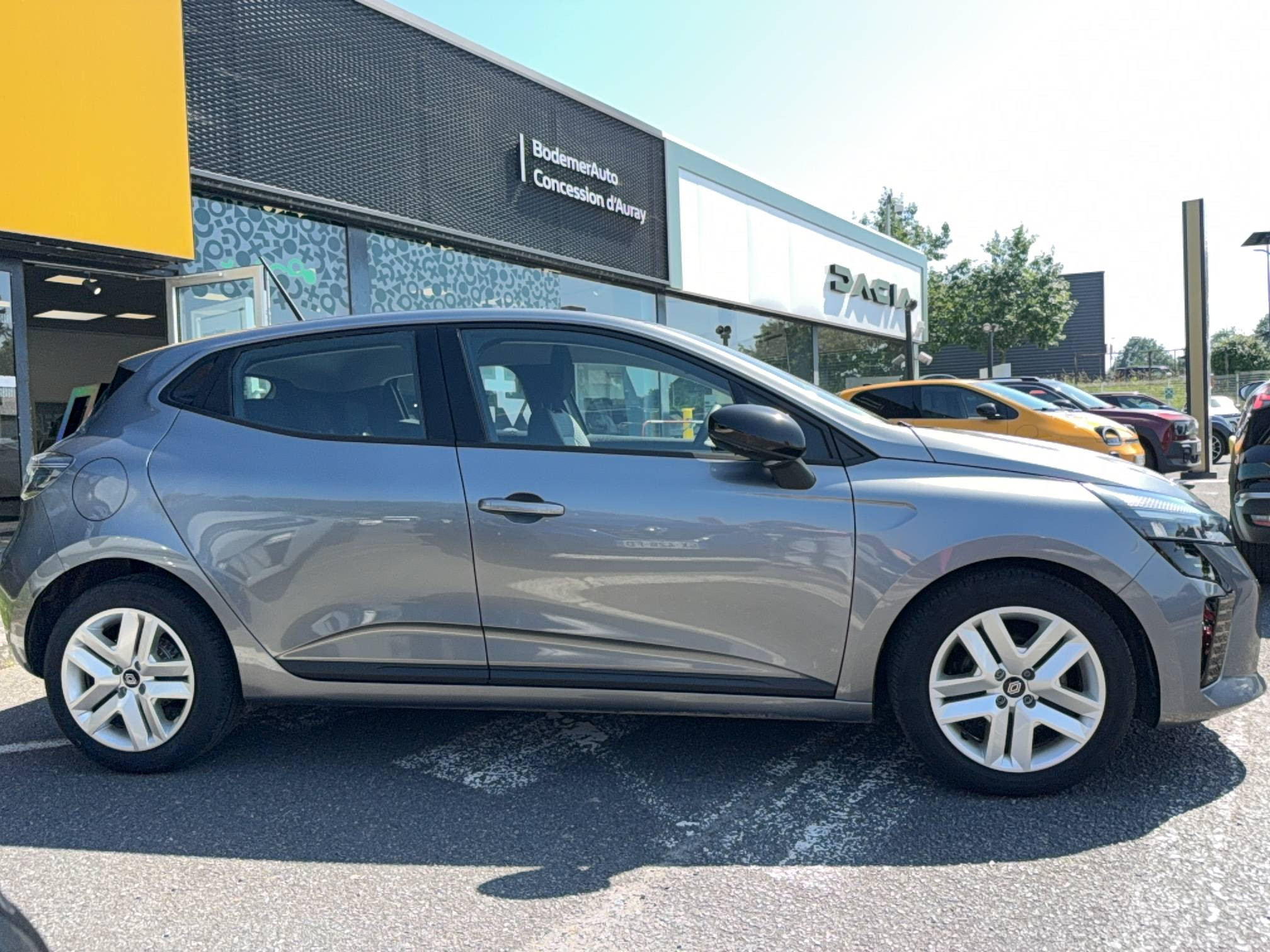 Vente en ligne Renault Clio 5 Clio TCe 90 au prix de 15 990 €
