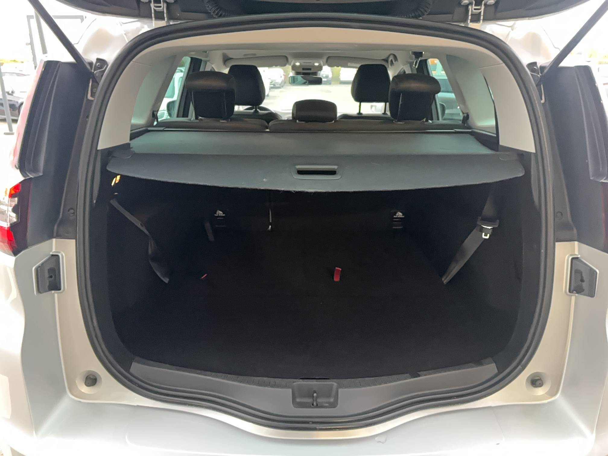 Vente en ligne Renault Grand Scenic 4 Grand Scenic TCe 140 FAP EDC - 21 au prix de 16 690 €