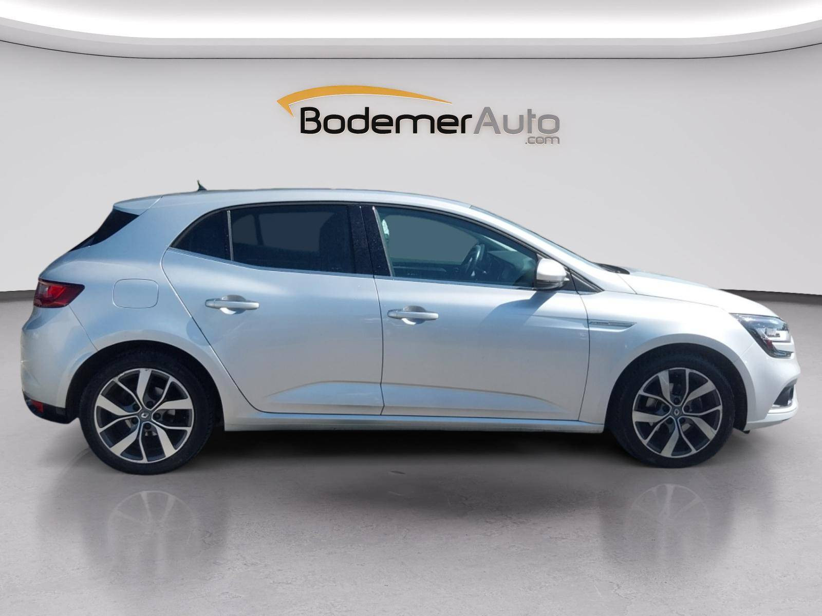 Vente en ligne Renault Megane 4 Mégane IV Berline TCe 130 Energy EDC au prix de 11 990 €