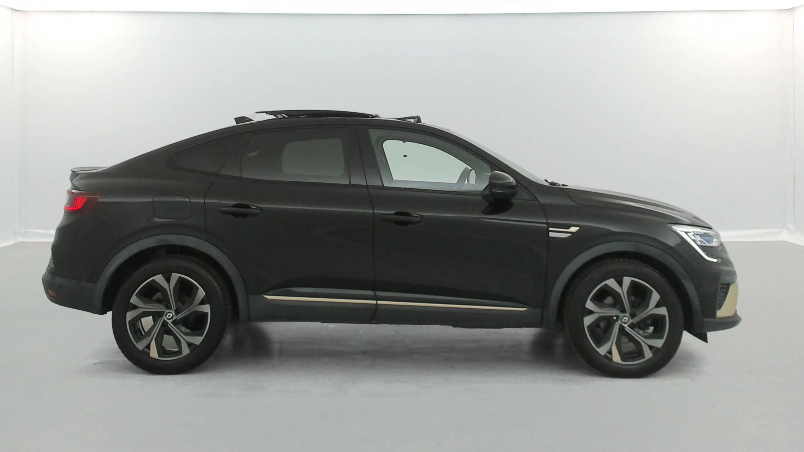Vente en ligne Renault Arkana  E-Tech hybride 145 - 22 au prix de 21 990 €