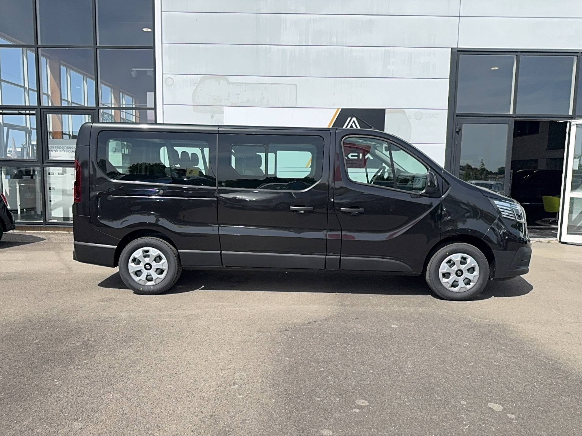 Vente en ligne Renault Trafic 3 Fourgon TRAFIC FG BLUE DCI 150 L2H2 3T GSR2 au prix de 30 990 €