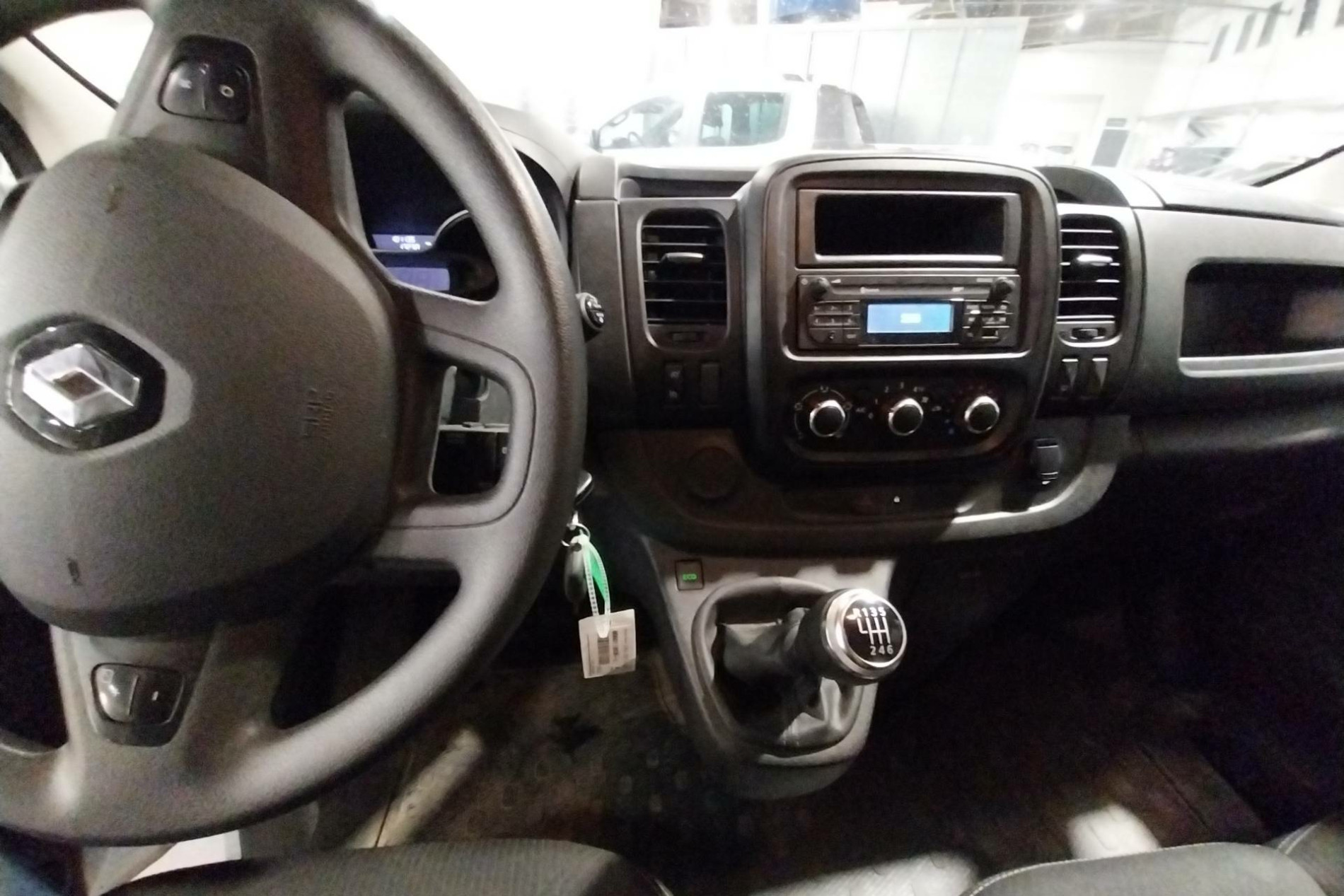 Vente en ligne Renault Trafic 3 Fourgon TRAFIC FGN L2H1 1300 KG DCI 120 au prix de 18 990 €