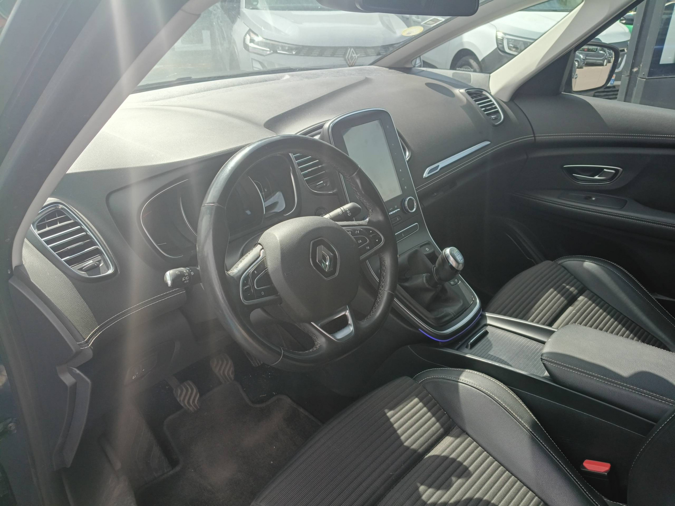 Vente en ligne Renault Scenic 4 Scenic Blue dCi 120 au prix de 14 990 €
