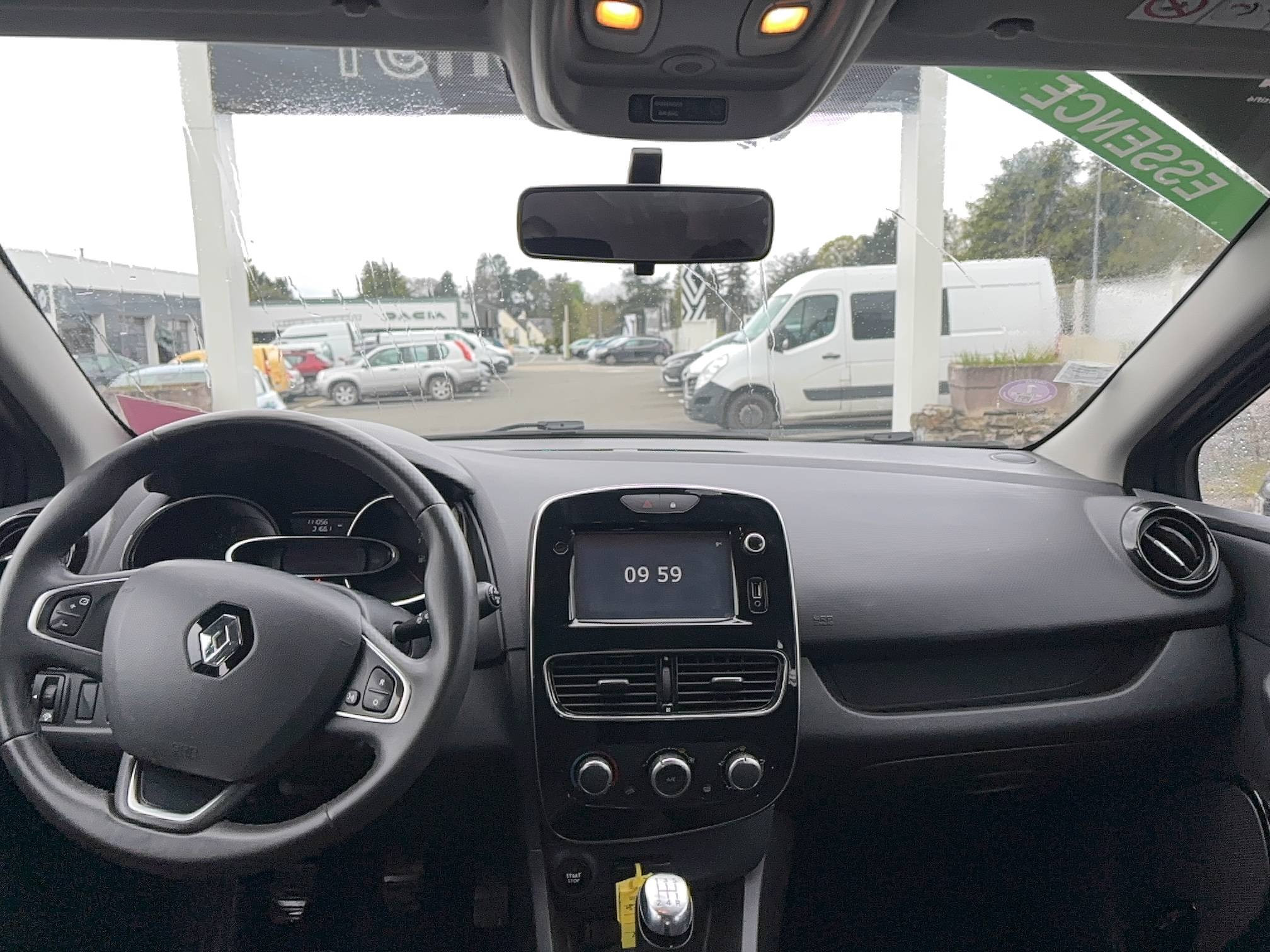 Vente en ligne Renault Clio 4 Clio TCe 90 E6C au prix de 9 490 €