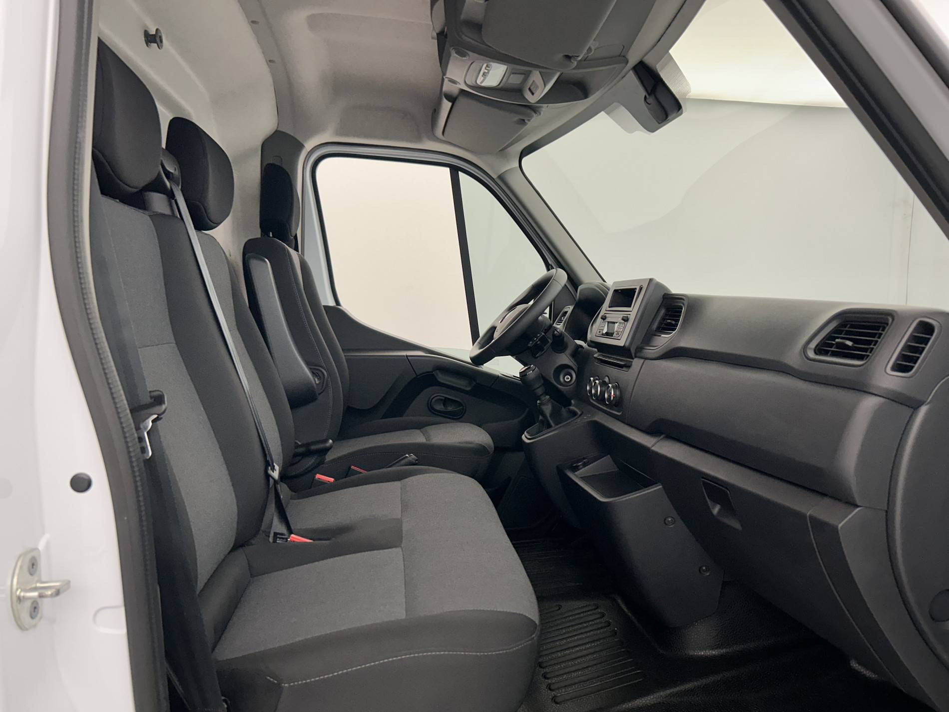 Vente en ligne Renault Master Fourgon MASTER FGN TRAC F3500 L2H2 BLUE DCI 135 au prix de 25 990 €