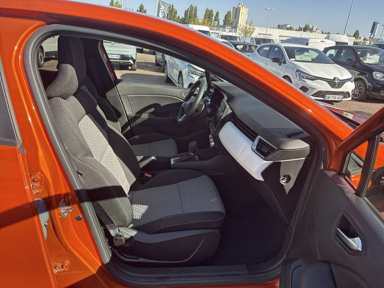 Vente en ligne Renault Clio 5 Clio E-Tech full hybrid 145 au prix de 16 490 €