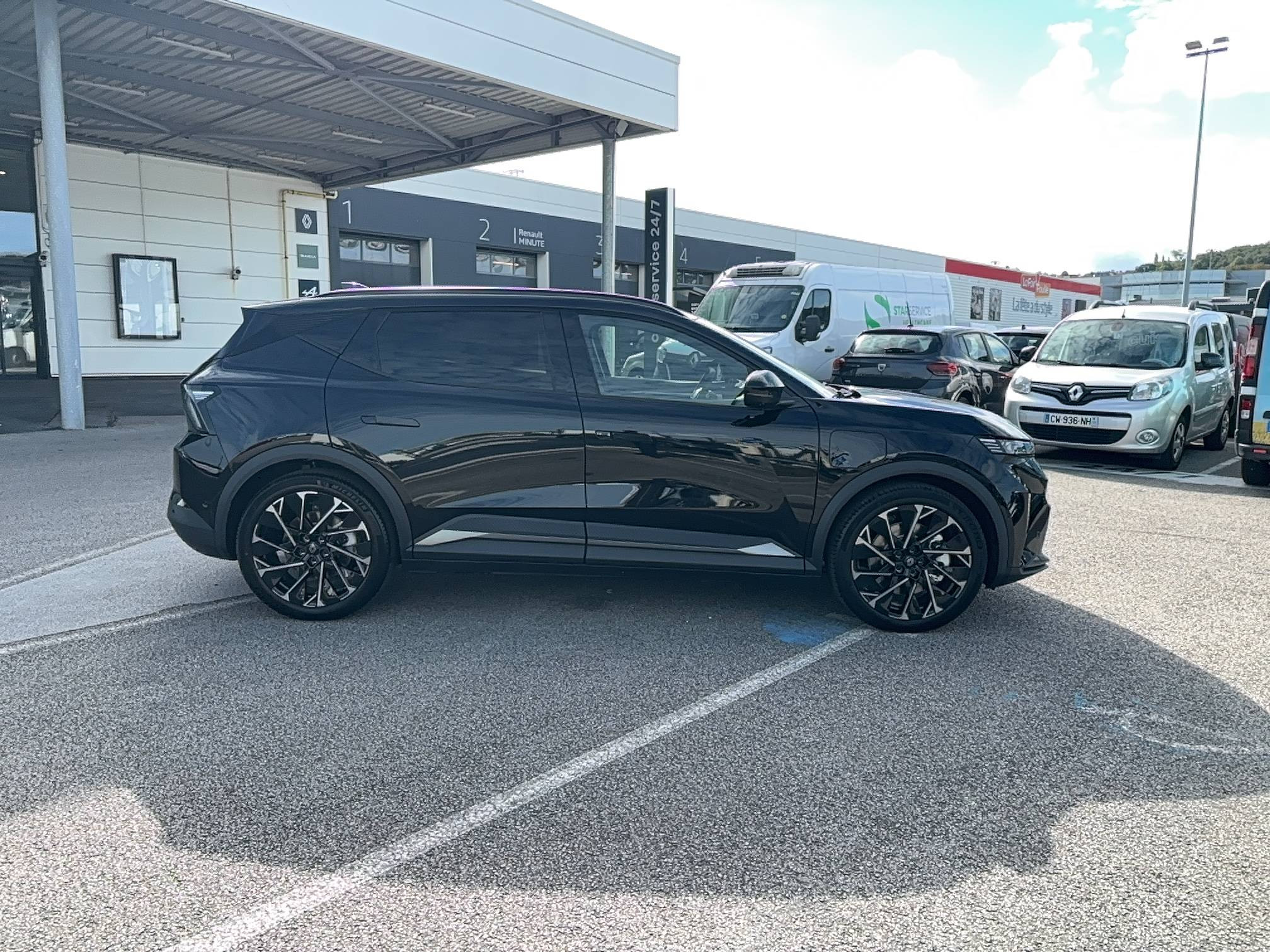 Vente en ligne Renault Scenic E-Tech Scenic E-Tech électrique 220 ch grande autonomie au prix de 48 900 €