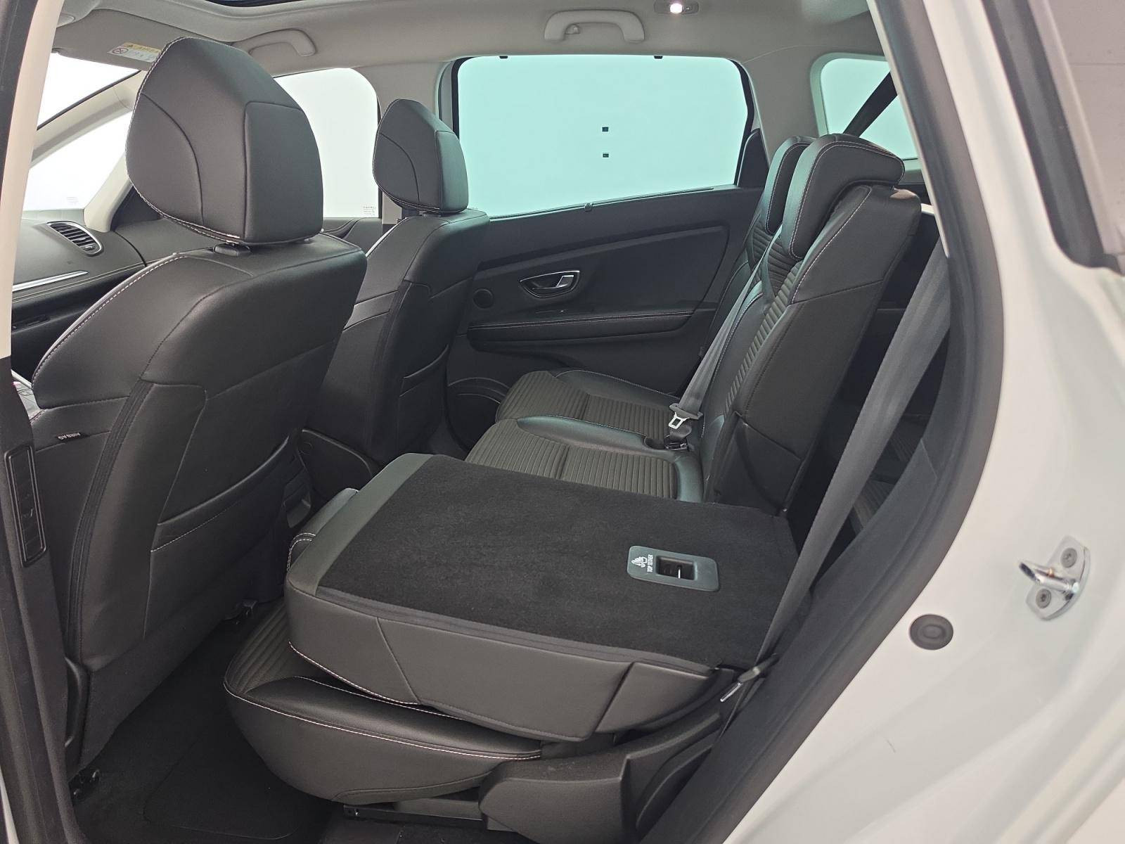 Vente en ligne Renault Grand Scenic 4 Grand Scenic TCe 160 FAP EDC au prix de 16 990 €