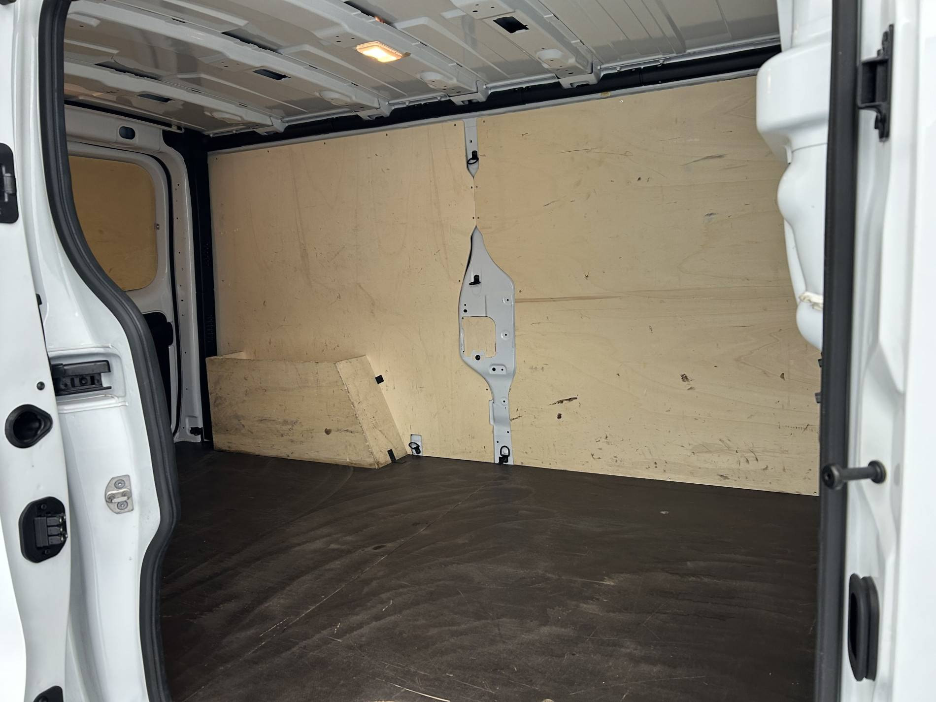 Vente en ligne Renault Trafic 3 Fourgon TRAFIC FGN L2H1 3000 KG BLUE DCI 130 au prix de 23 490 €