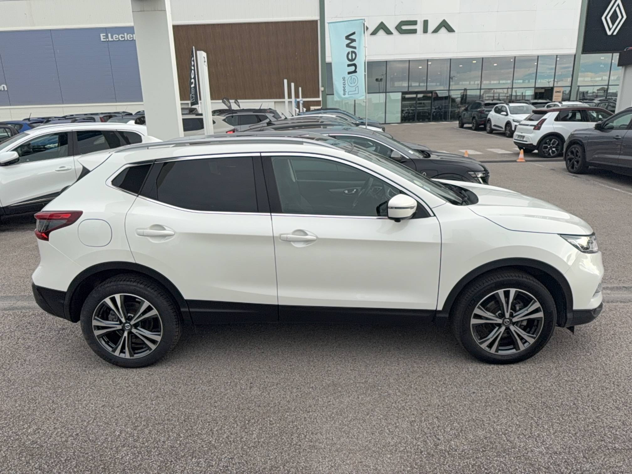 Vente en ligne Nissan Qashqai Qashqai 1.5 dCi 115 au prix de 16 990 €